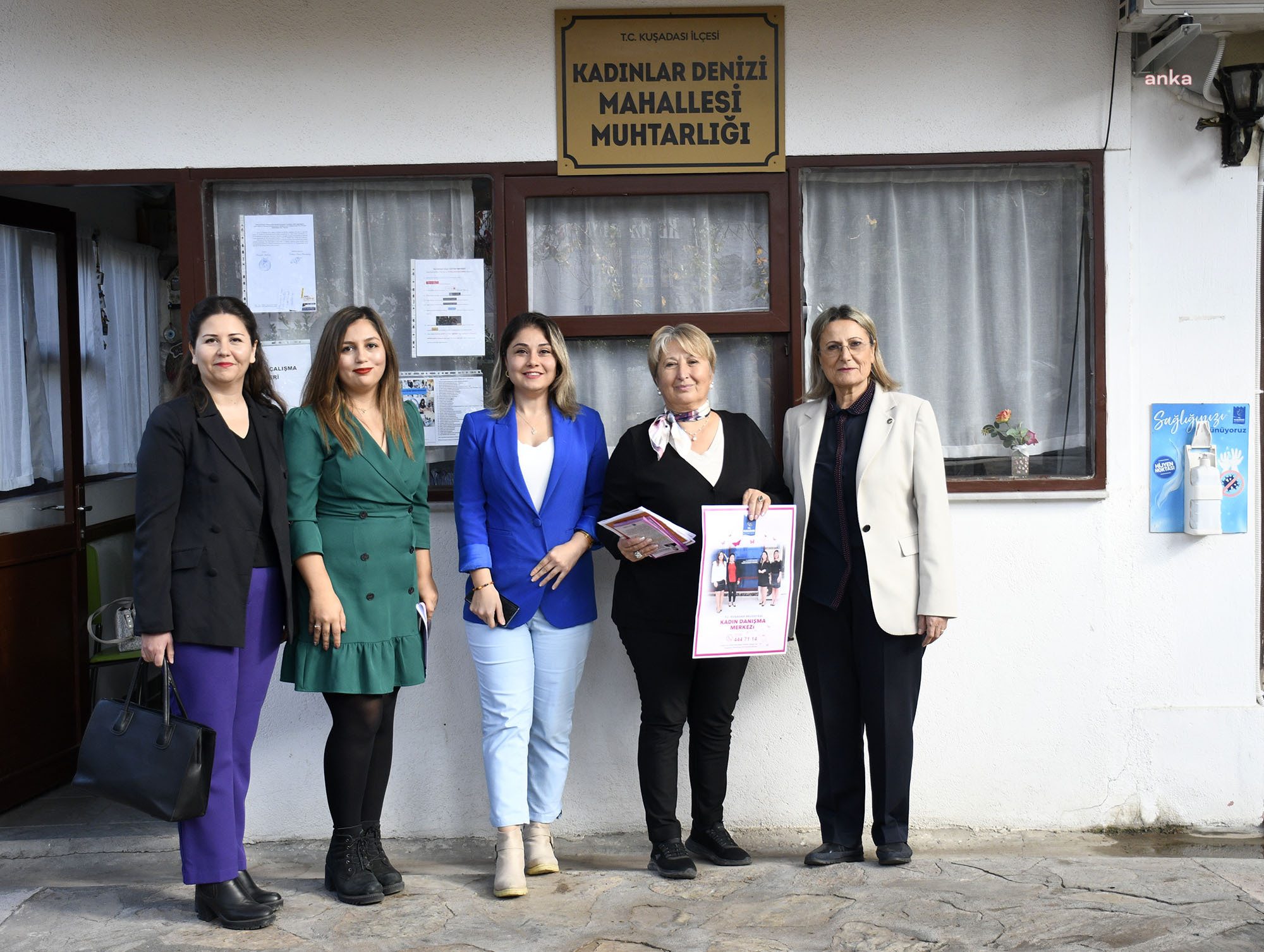 Kuşadası Belediyesi Kadın Meclis Üyeleri'nden, 'Şiddetle Mücadele Günü' kapsamında muhtarlara ziyaret