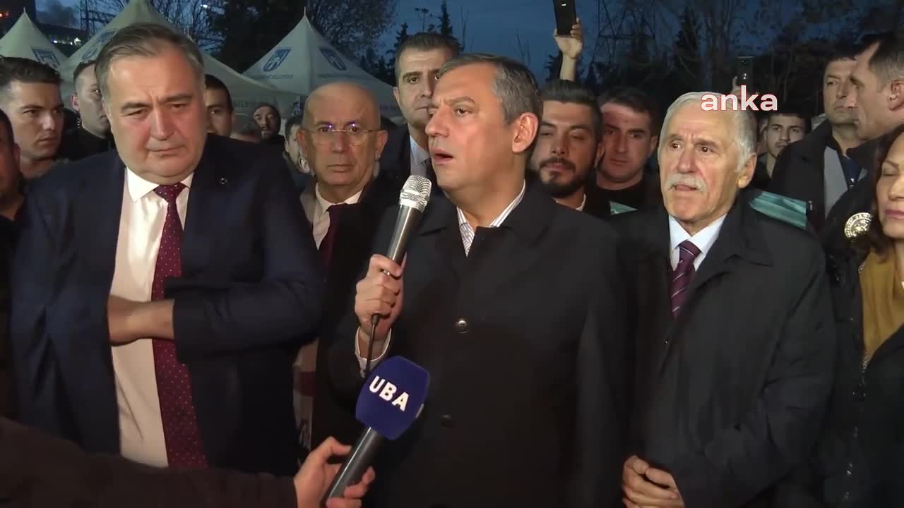 Özgür Özel eylemdeki madencilere seslendi: "Bu mücadeleniz Türkiye'deki diğer emek mücadelelerine de ilham verecek"