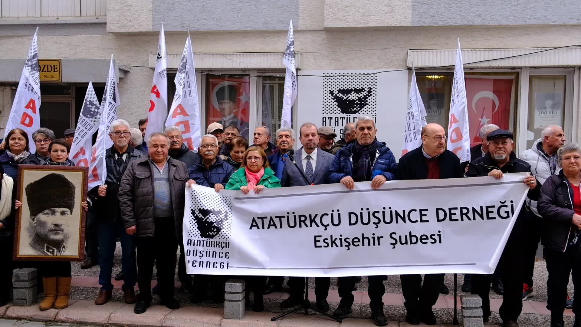 ADD Eskişehir Şube Başkanı Taşar: Genç subayların, Atatürk'e minnet ve şükranları ile Cumhuriyet değerlerine bağlılıklarının disiplin suçu sayılması kabul edilemez