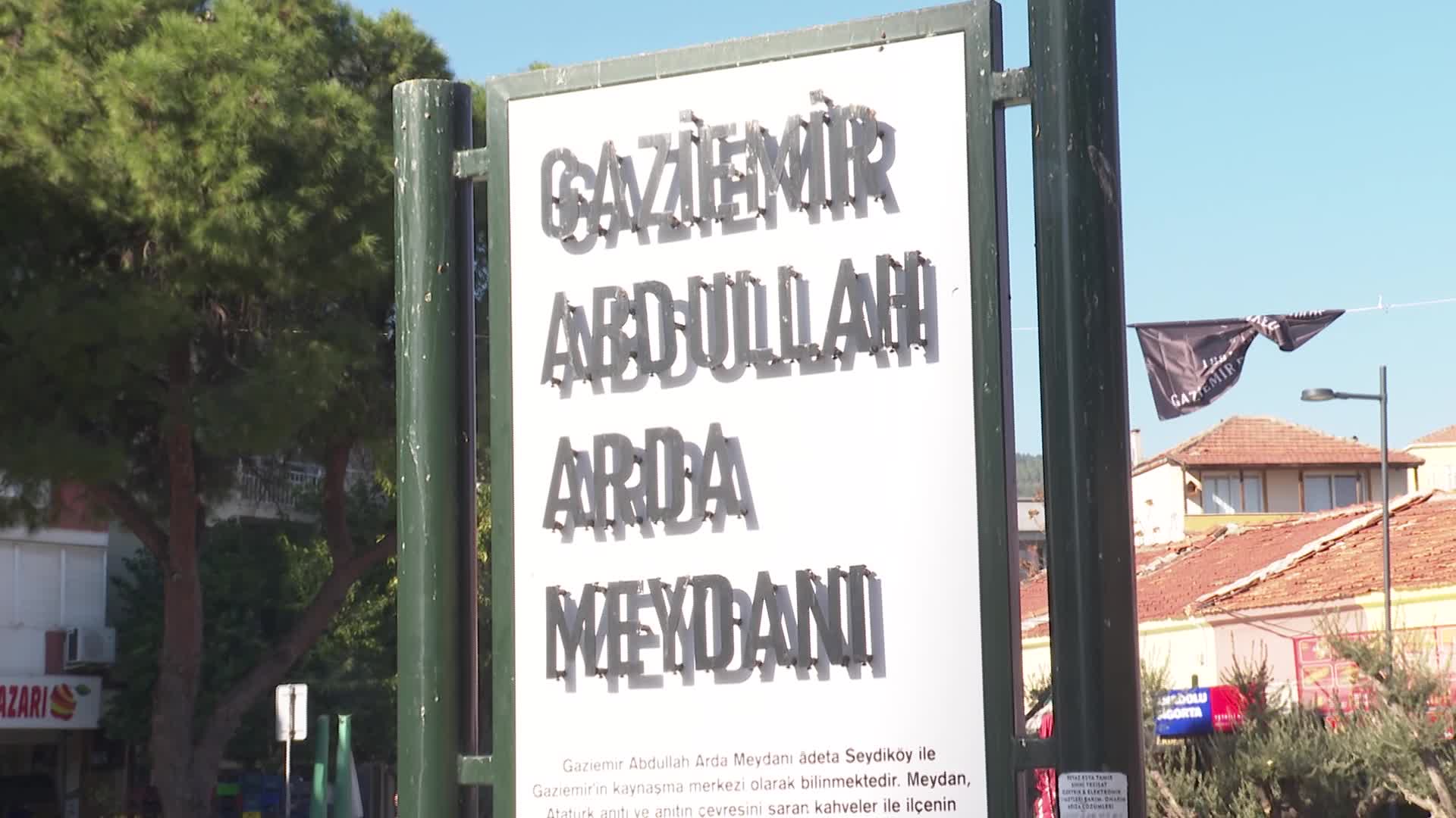 İzmir Büyükşehir Belediyesi, Gaziemir’deki Abdullah Arda Meydanı'nı yeniledi