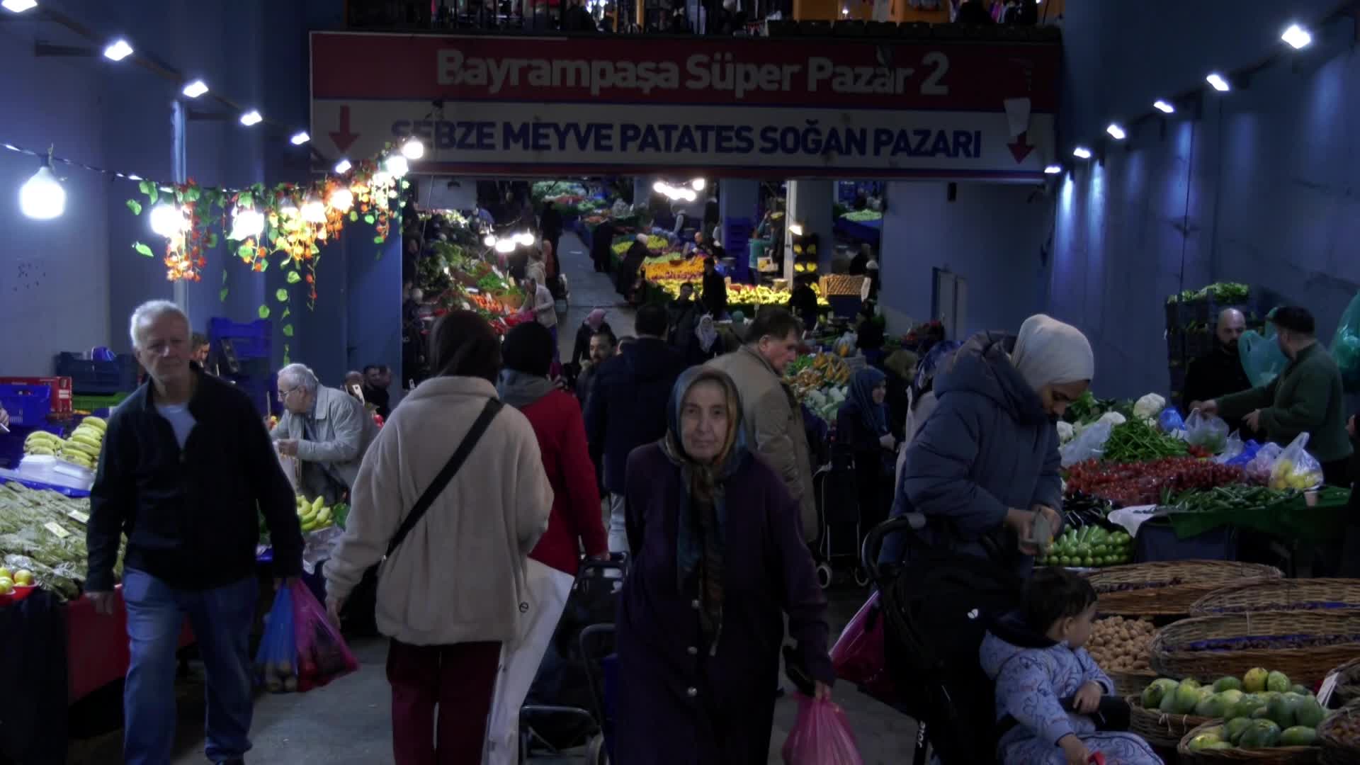 CHP Lideri Özel ile Cumhurbaşkanı Erdoğan'ın "pazar ziyareti" tartışması pazar yerinde yankı buldu: Yaşama şansımızı aldı elimizden, seçim istiyoruz...