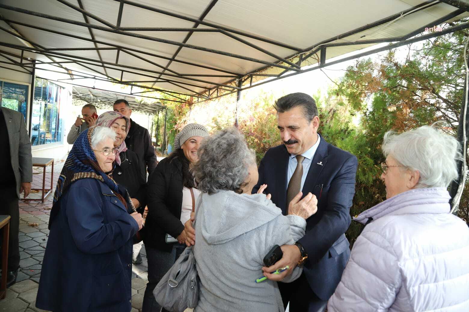 Dikili Belediye Başkanı Kırgöz Salihler Mahallesi’nde vatandaşlarla buluştu