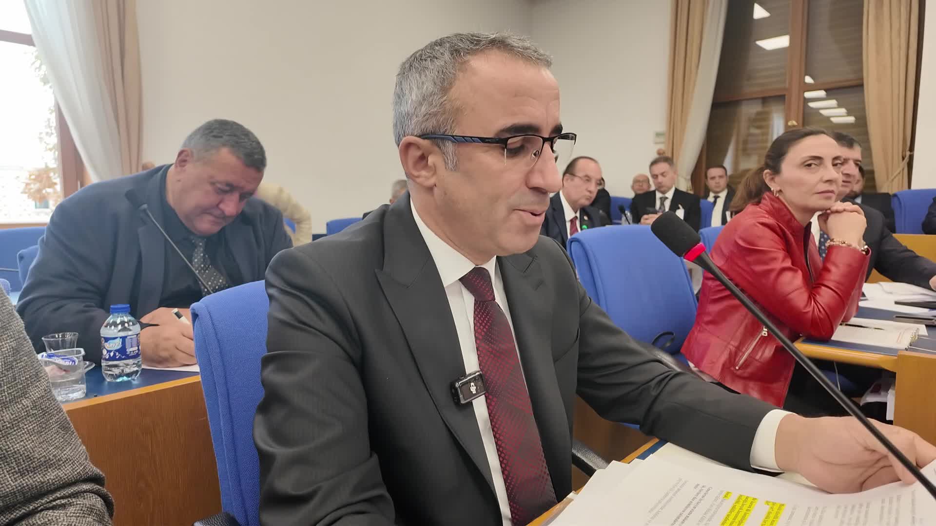 TBMM Plan ve Bütçe Komisyonu... DEM Partili Celal Fırat: "Elektrik faturalarını ödeyeceğinizi belirttiğiniz cemevlerini ibadethane olarak kabul ediyor musunuz"
