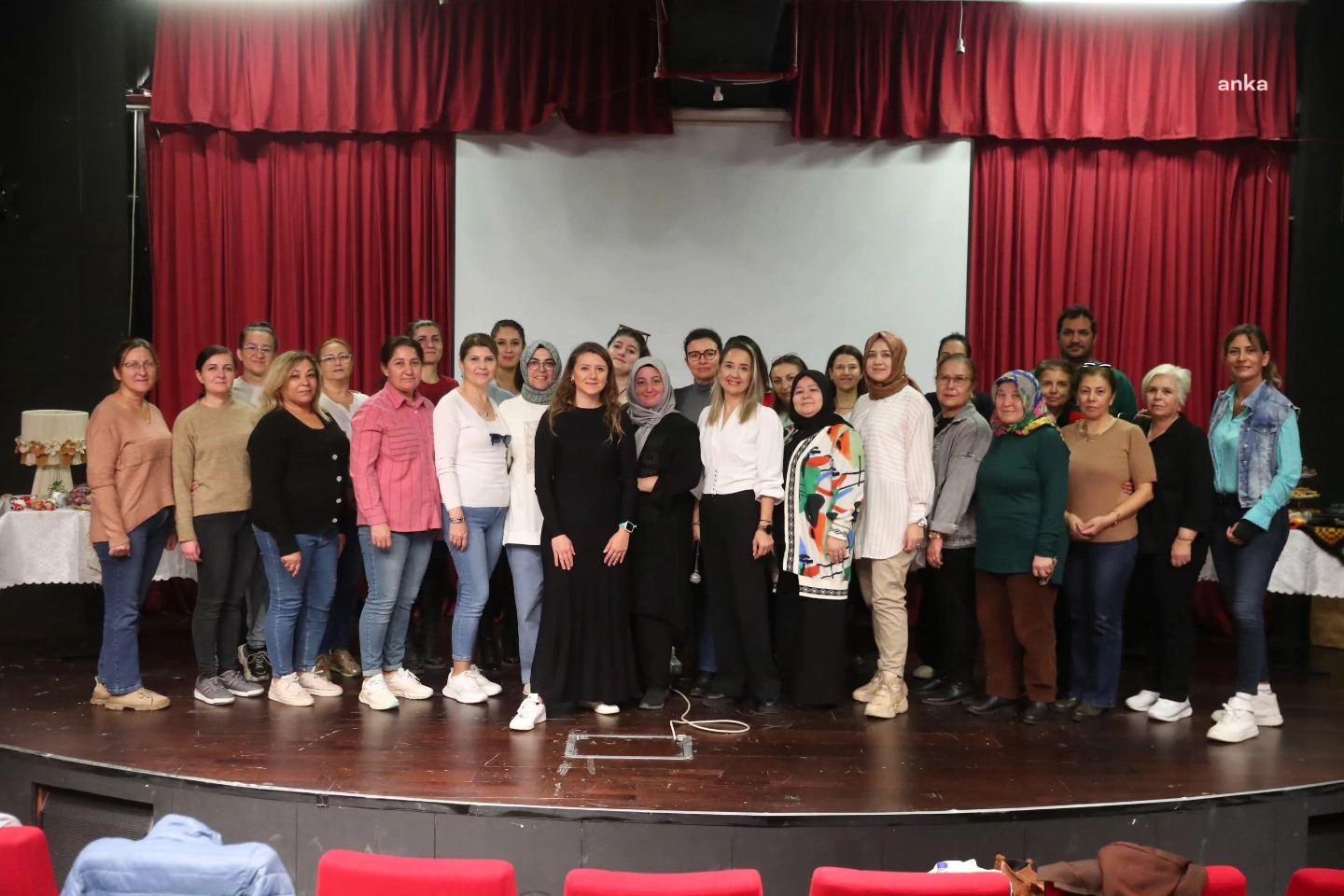 Merkezefendi Belediyesi'nden kadın girişimcilere 'E-Ticaret ve Sosyal Medya İçin Fotoğraf Çekme Teknikleri' eğitimi