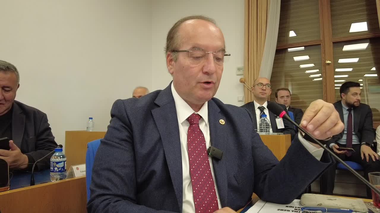 TBMM Plan ve Bütçe Komisyonu... CHP'li Cevdet Akay: "RTÜK Başkanı daha objektif, kanalları daha koruyucu tarzda hareket etmeyi düşünüyor mu"