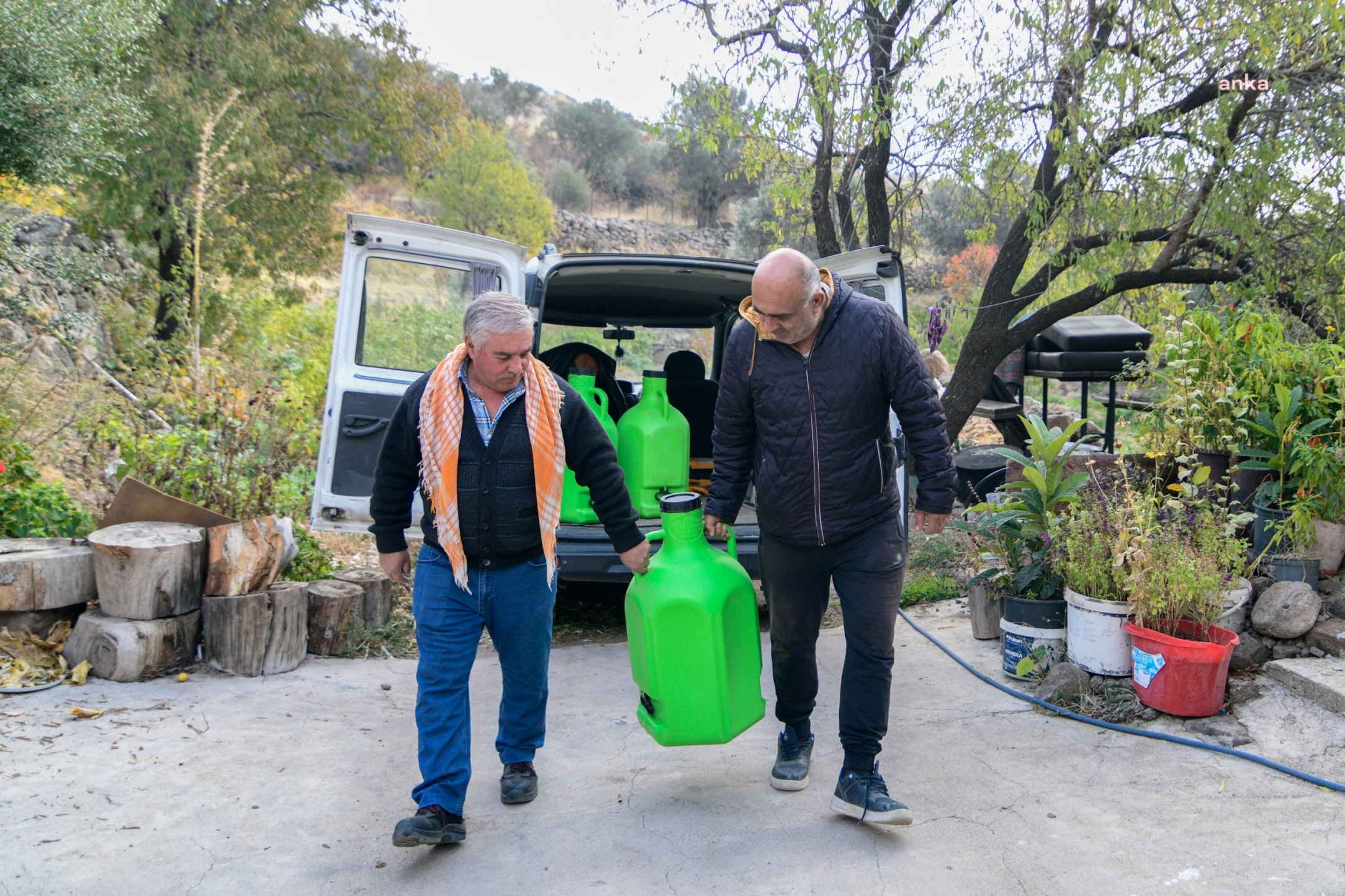 Bornova Belediyesi'nden zeytin üreticilerine lojistik destek