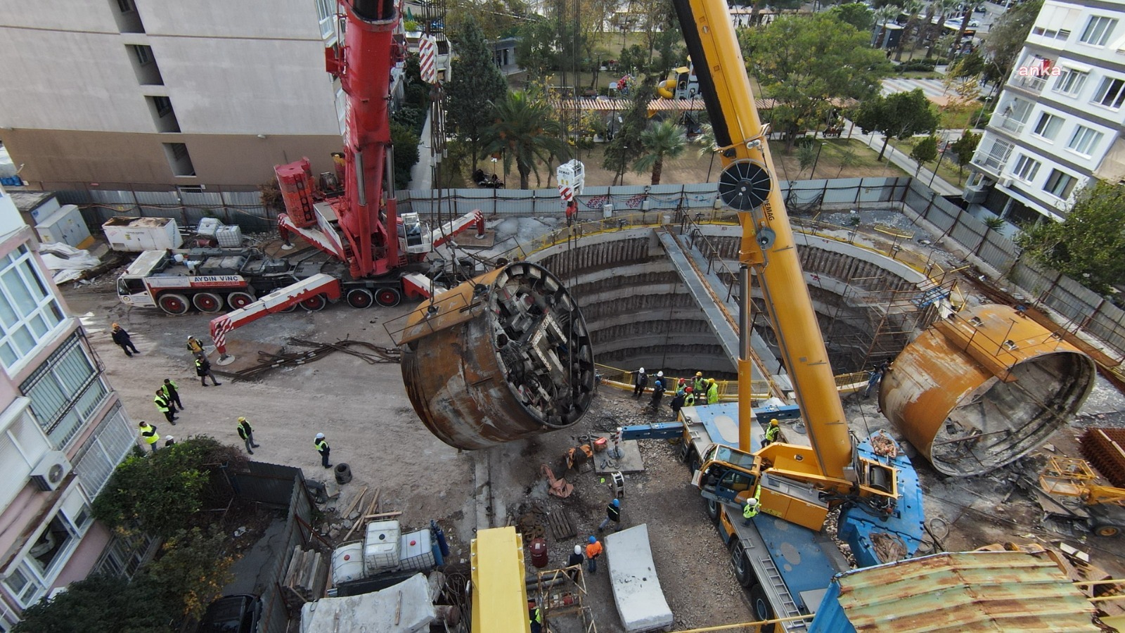 Buca Metrosu'nun tünel kazılarında çalışan TBM General Asım Gündüz İstasyonu’na taşınıyor