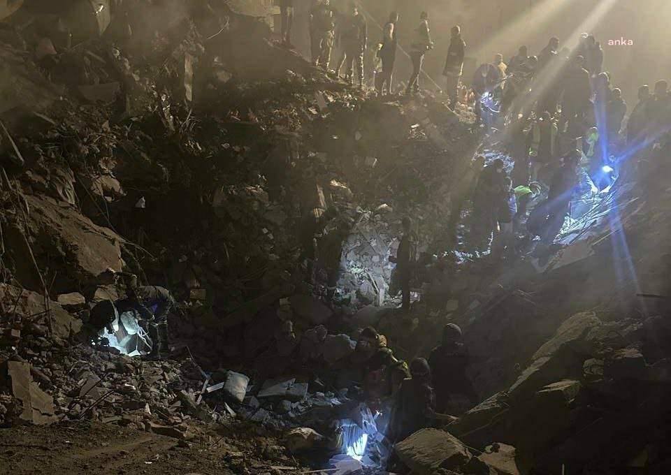 Beyrut'un merkezindeki binayı hedef alan İsrail hava saldırısında en az dört kişinin öldüğü, 30’dan fazla kişinin yaralandığı bildirildi