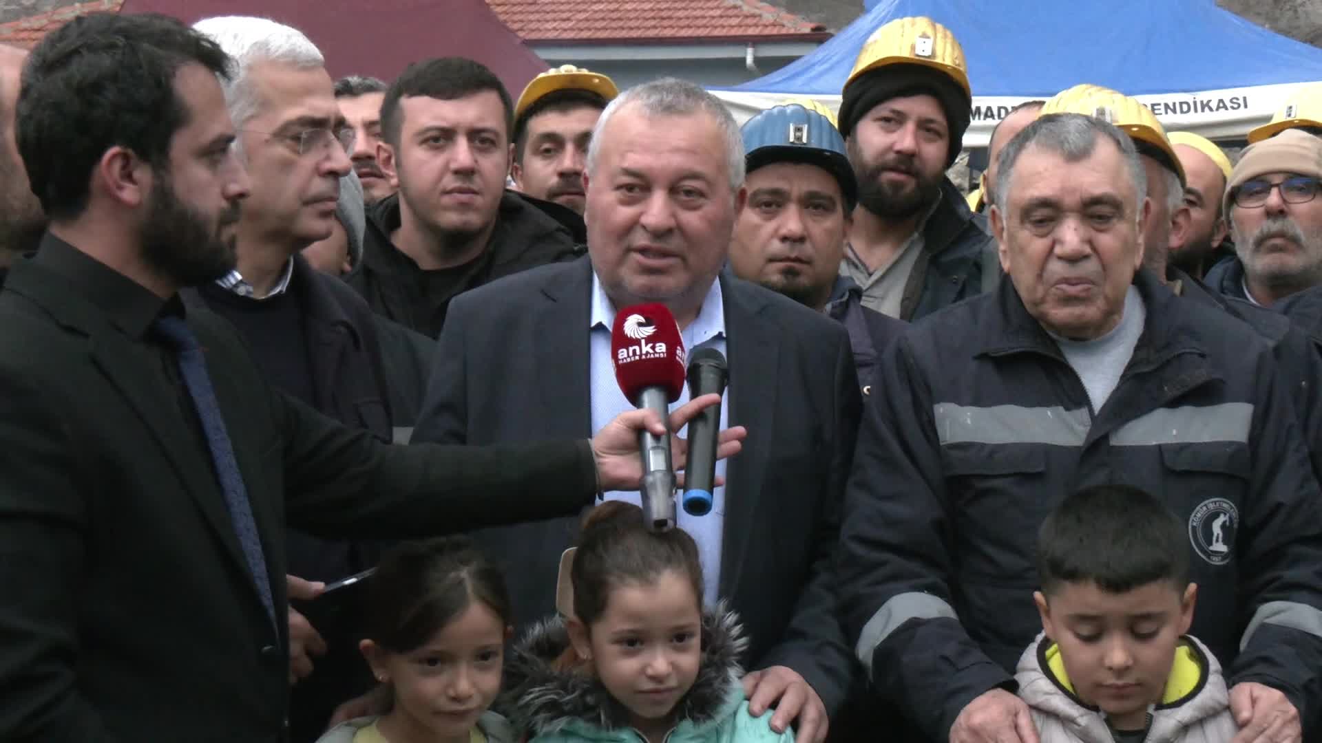 Enginyurt ve Uzun'dan madencilere destek ziyareti... Enginyurt: ''Erdoğan, artık bu zulmü durdur. Kırk beş yıllık Cemal Enginyurt'a bile komünist slogan attırmaya başladın''