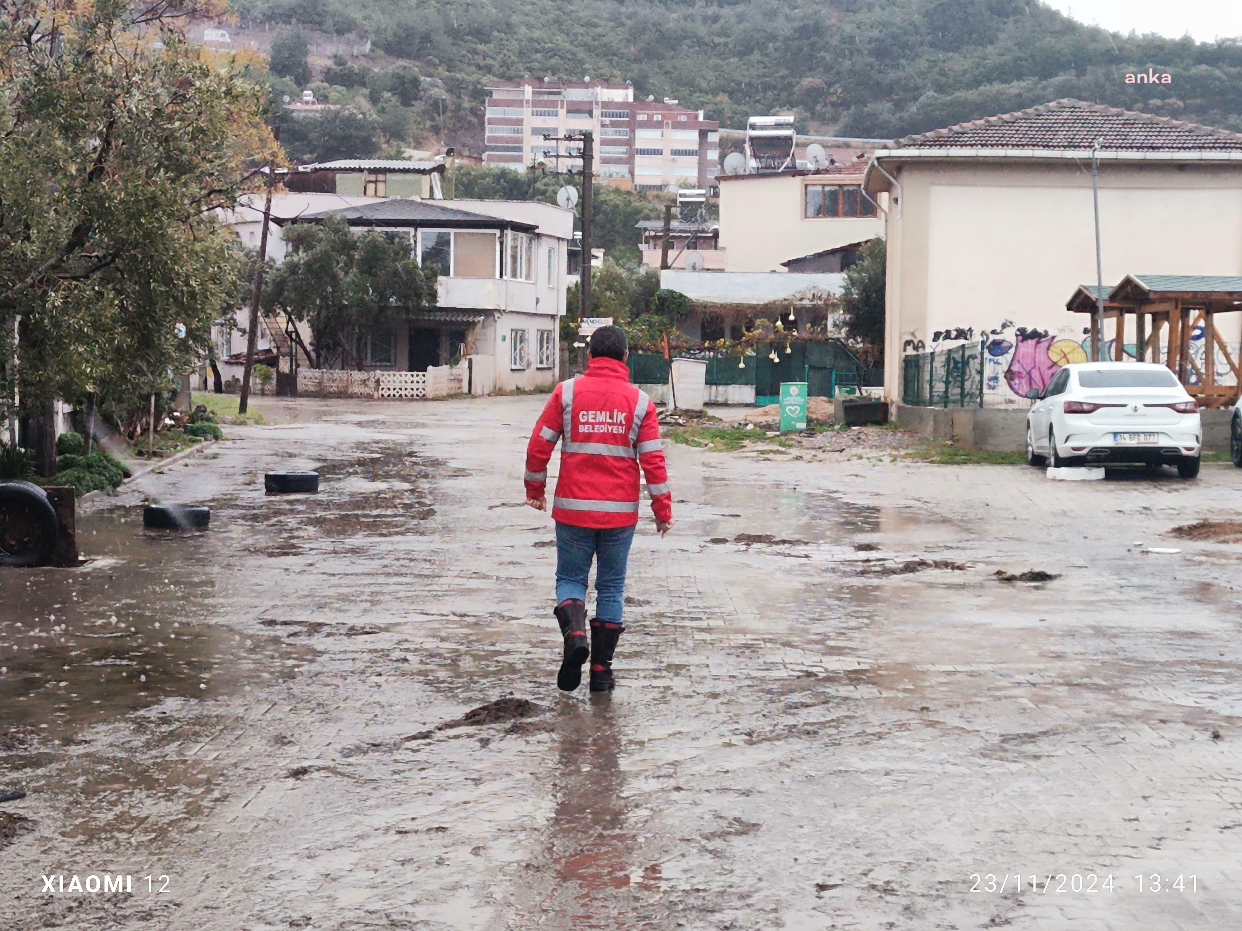 Gemlik Belediye Başkanı Deviren’den Kurşunlu Mahallesi'nde sağanak sonrası inceleme