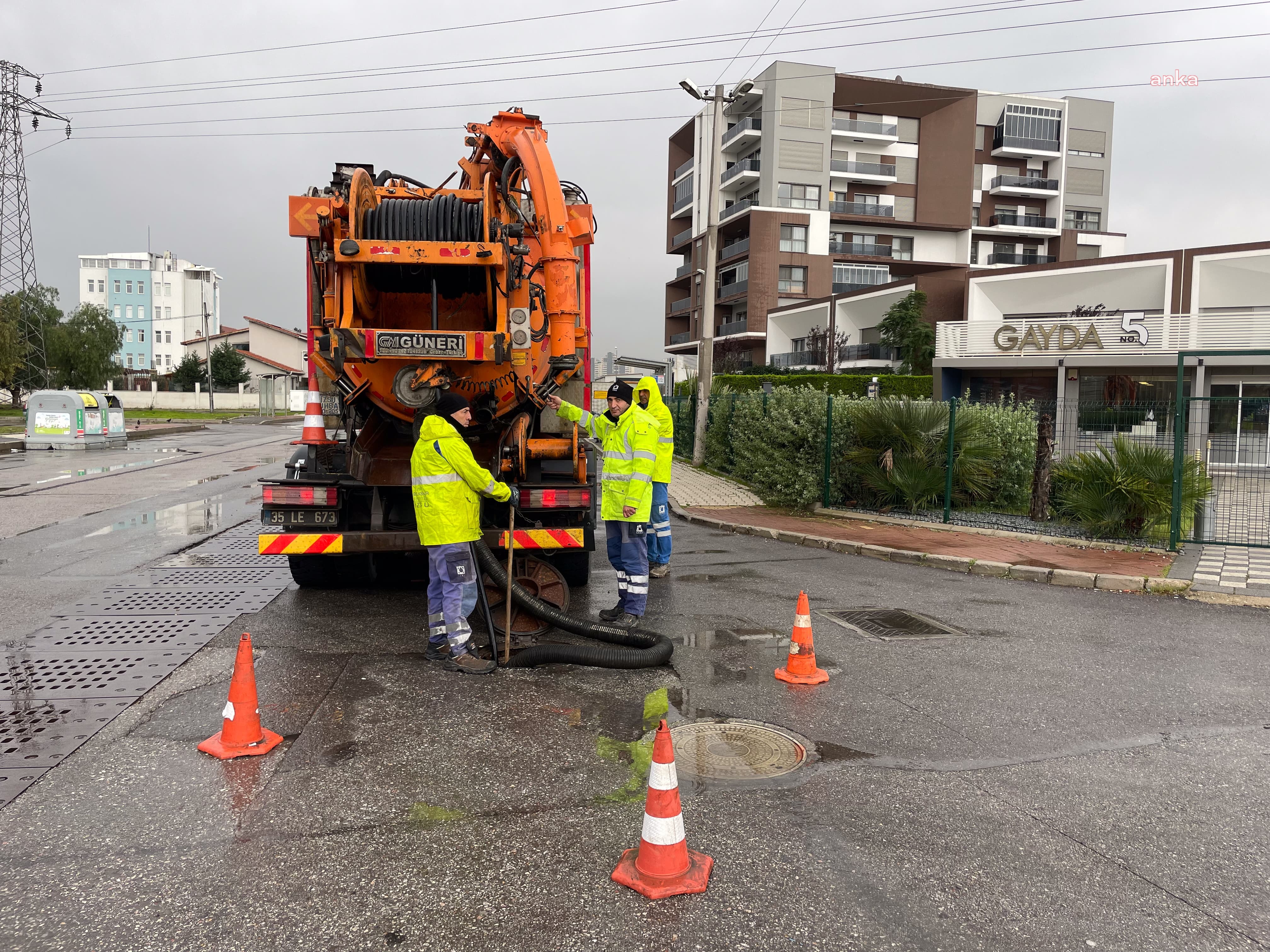 İzmir Büyükşehir Belediyesi 850 personel ve 640 araçla sahada
