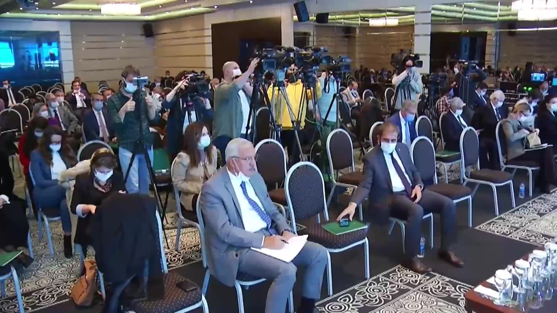DAVUTOĞLU: "NEPOTİZME SON VERMEDİKÇE DEMOKRASİYİ İNŞA EDEMEYİZ"
