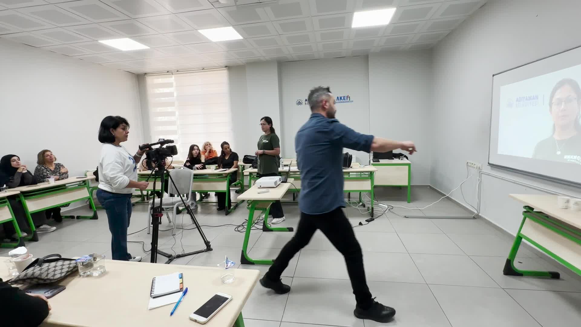 Adıyaman Belediyesi’nin 04.17 Belgesel Film Atölyesi’nde kamera eğitimleri başladı