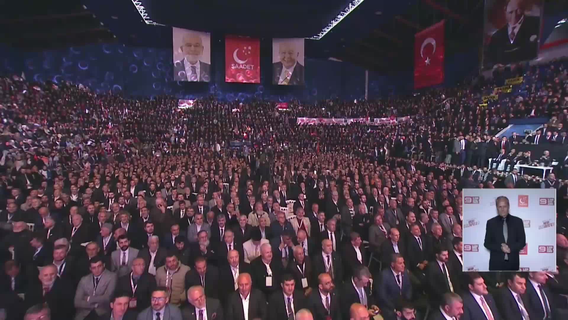 Saadet Partisi Kongresi... Genel Başkan Karamollaoğlu, iktidarın  İsrail politikasını eleştirdi. Salonda, "Katil İsrail, iş birlikçi AKP" sloganları atılınca AK Partili isimler salondan ayrıldı