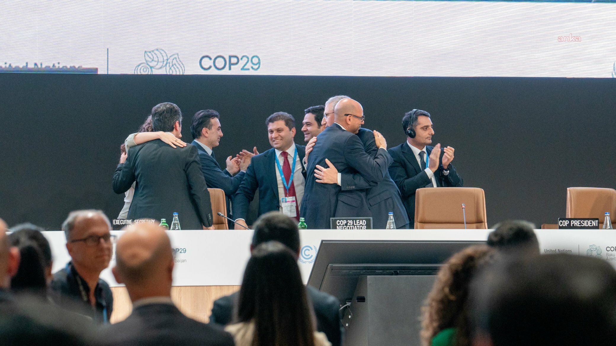 COP29'da kabul edilen 300 milyar dolarlık anlaşma, iklim mücadelesinde yetersiz olduğu gerekçesiyle eleştirildi