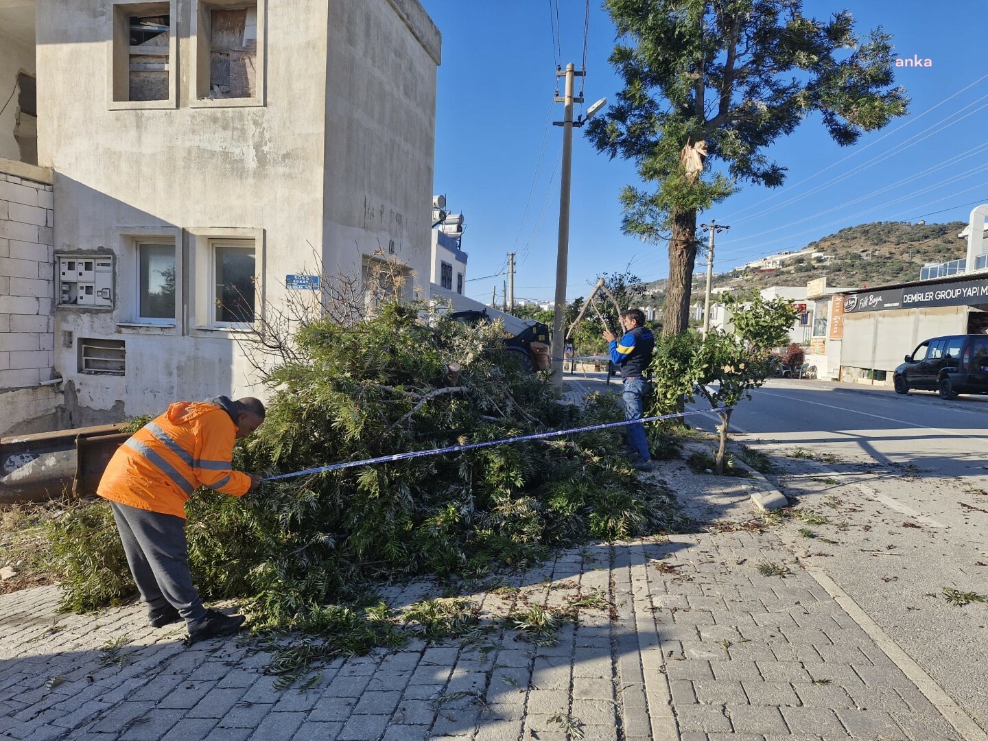 Bodrum Belediyesi ekipleri fırtına mesaisinde