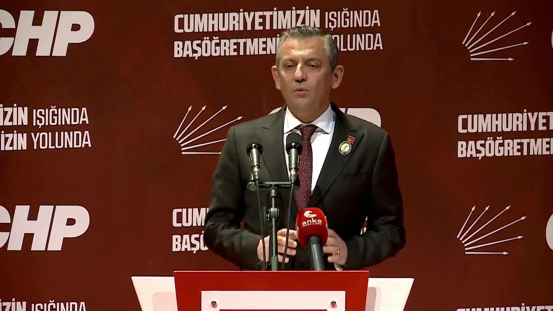 Özgür Özel'den iktidara kreş tepkisi: “Bize yazıyı yollayan Bakan Murat Kurum, İstanbul’un her mahallesine kreş sözü vermiş. Siz kazansaydınız kreş açacaktınız. Şimdi ‘Kapatalım’ diyorsunuz. Bu siyaset mi? Olmaz olsun sizin siyasetiniz”