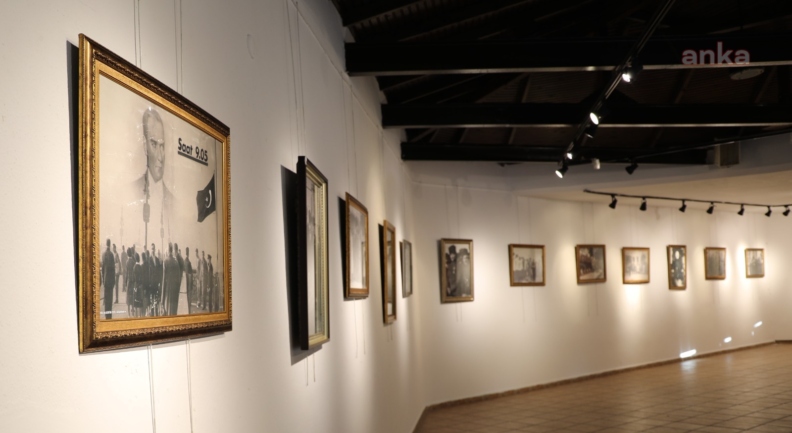 İZMİT BELEDİYESİ'NDEN 10 KASIM'A ÖZEL ATATÜRK FOTOĞRAFLARI SERGİSİ
