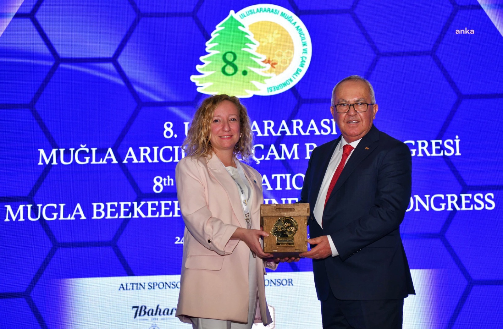 8. Uluslararası Muğla Arıcılık ve Çam Balı Kongresi’nde Balıkesir’e arıcılık ödülü