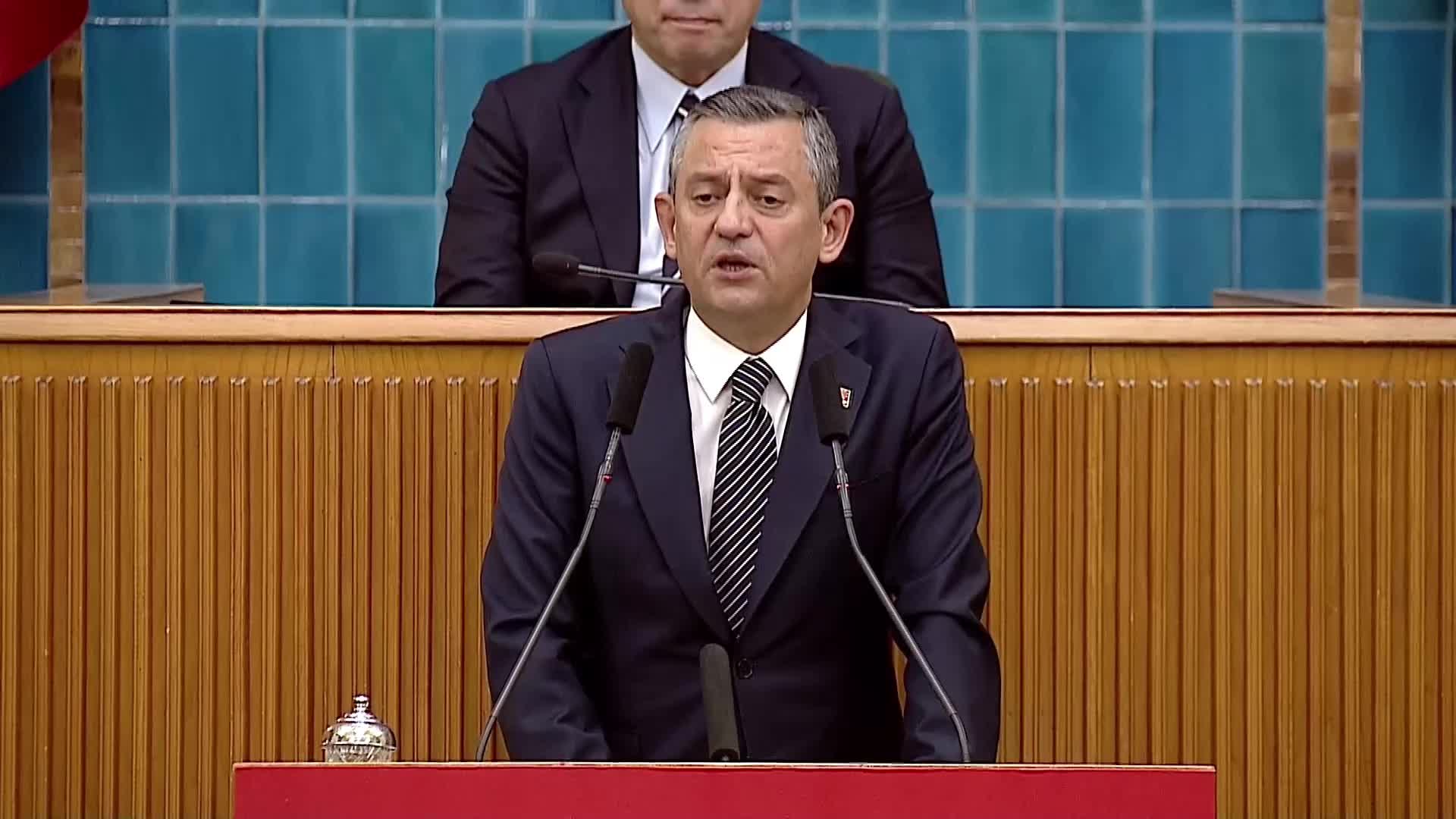 CHP grup toplantısı... Özgür Özel'den asgari ücret için iktidara SGK desteğini artırma çağrısı