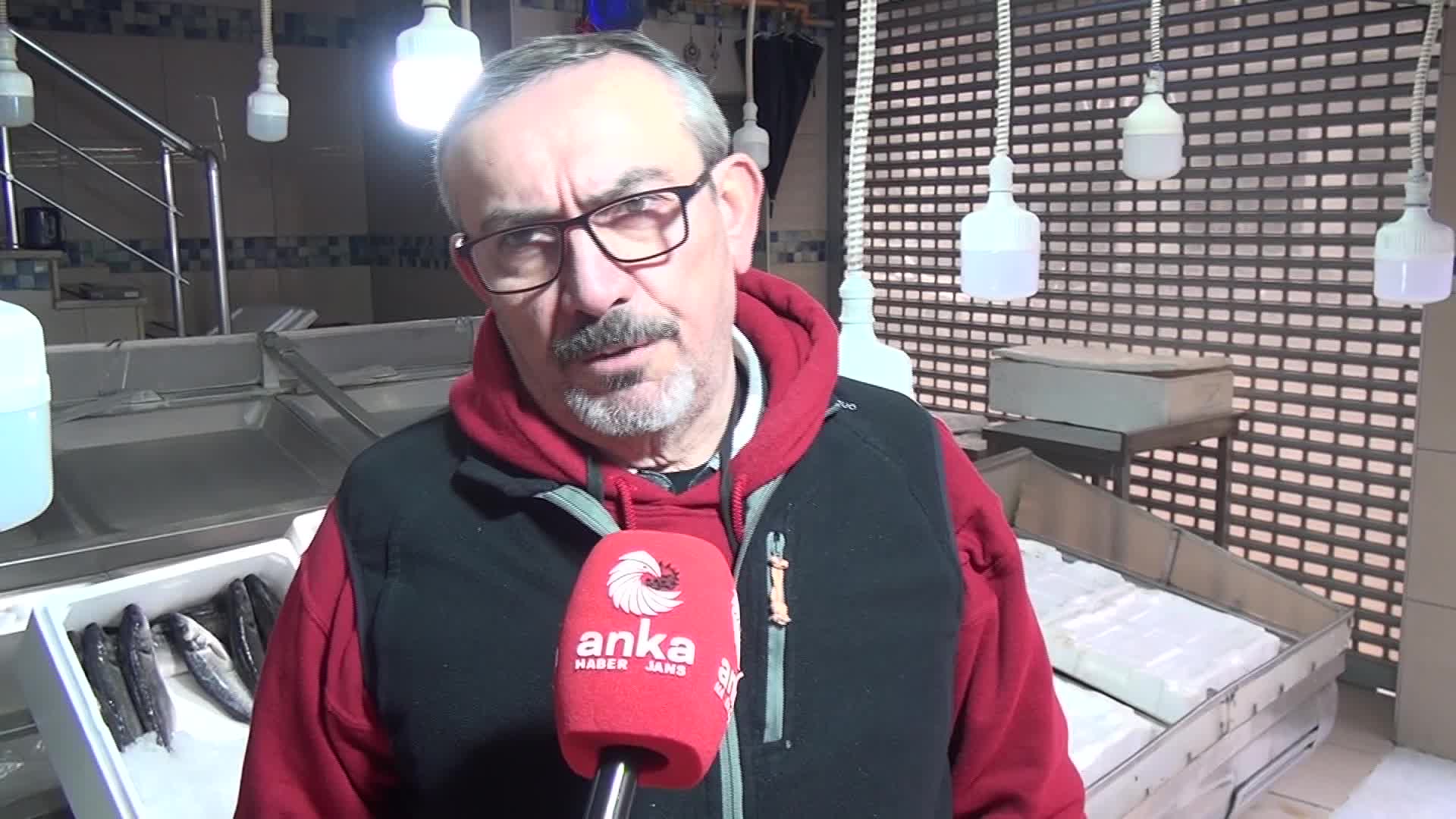 Karadeniz'de kötü hava koşulları balıkçılığı olumsuz etkiliyor: "Kayıklar çıkıyorlar ama boş dönüyorlar"
