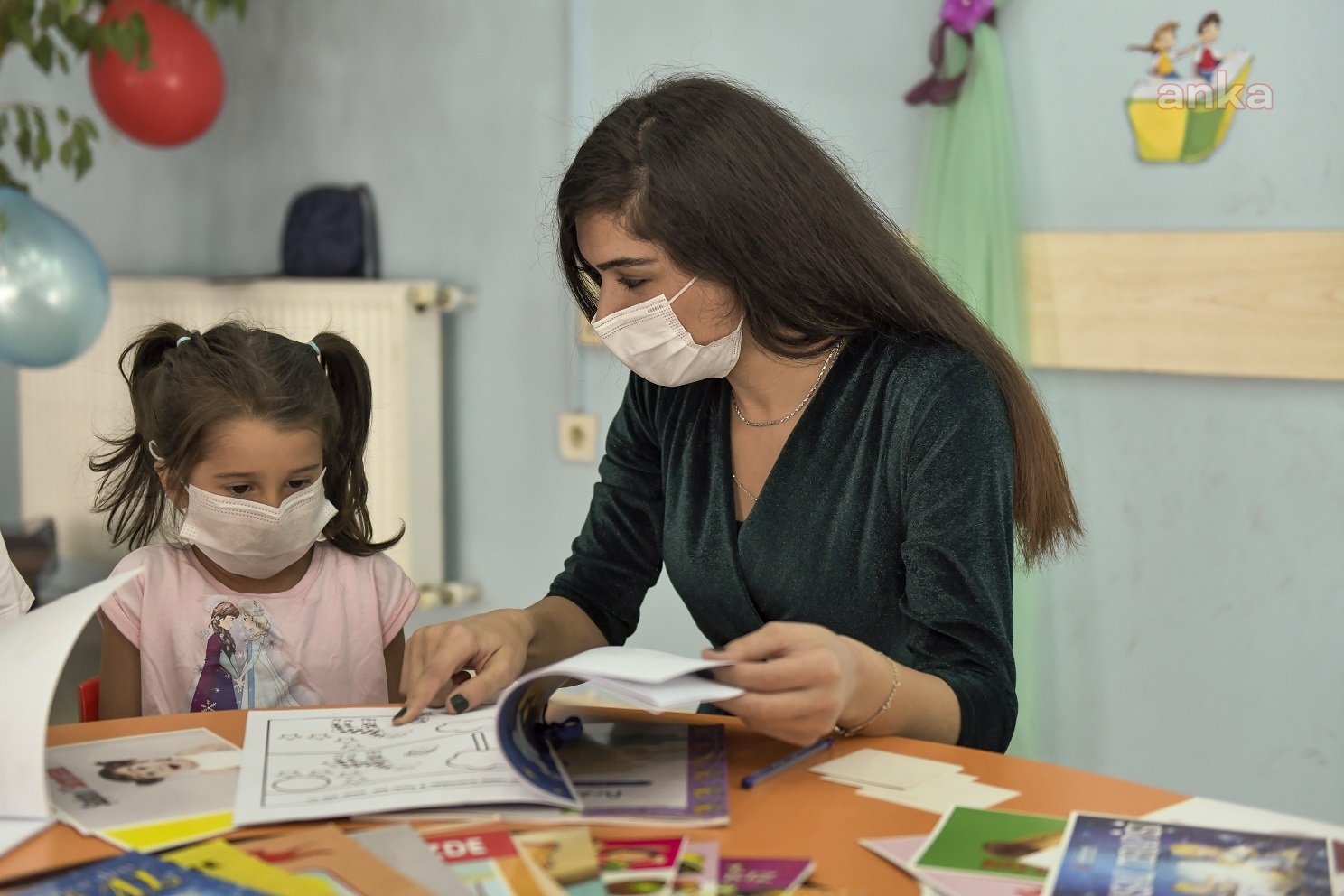 ESENYURT'TA MASAL TERAPİSİ İLE ÇOCUKLARIN İÇ DÜNYASINA ULAŞILIYOR