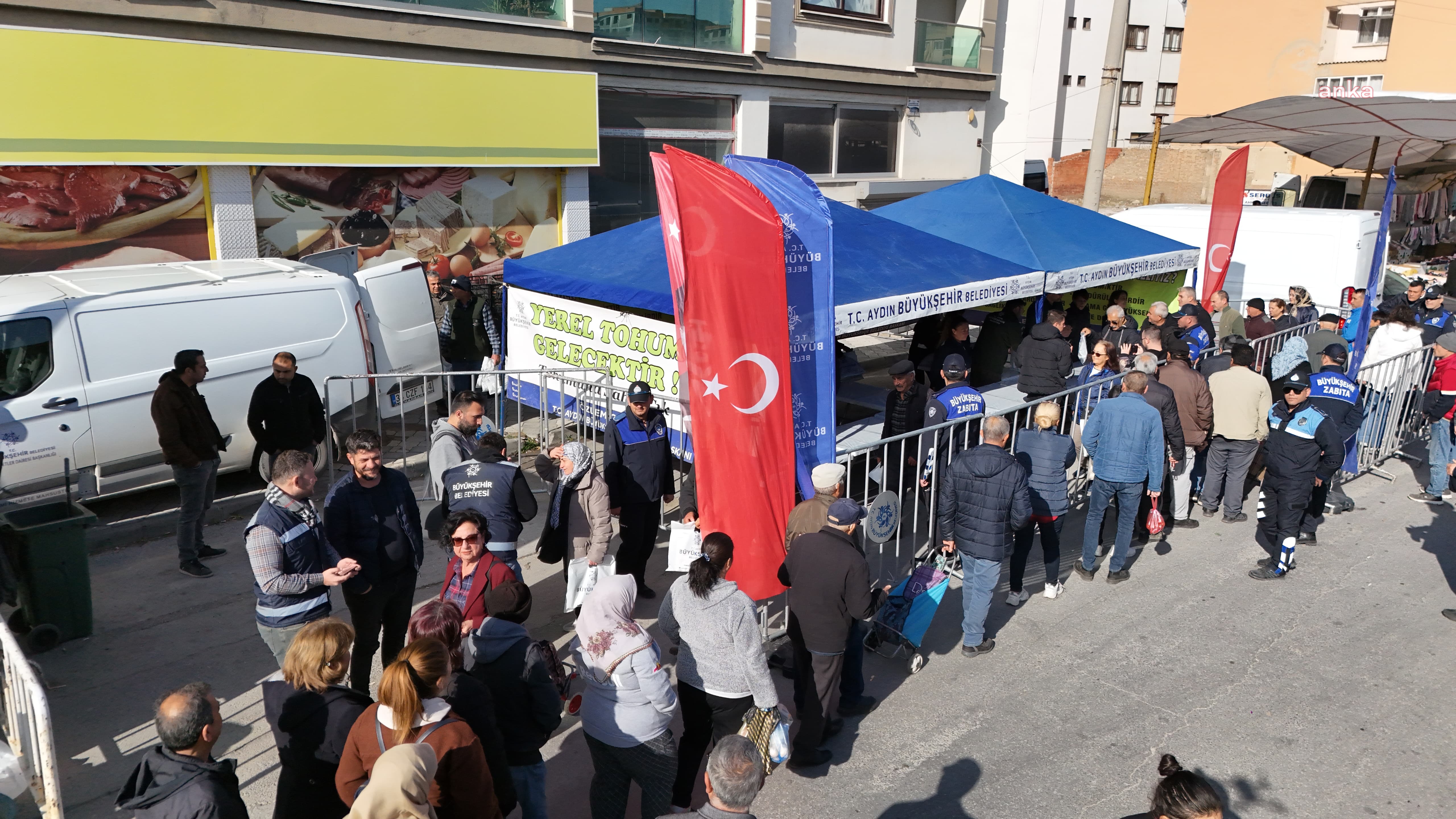 Aydın Büyükşehir Belediyesi’nin ürettiği fideler, Sökelilere dağıtıldı