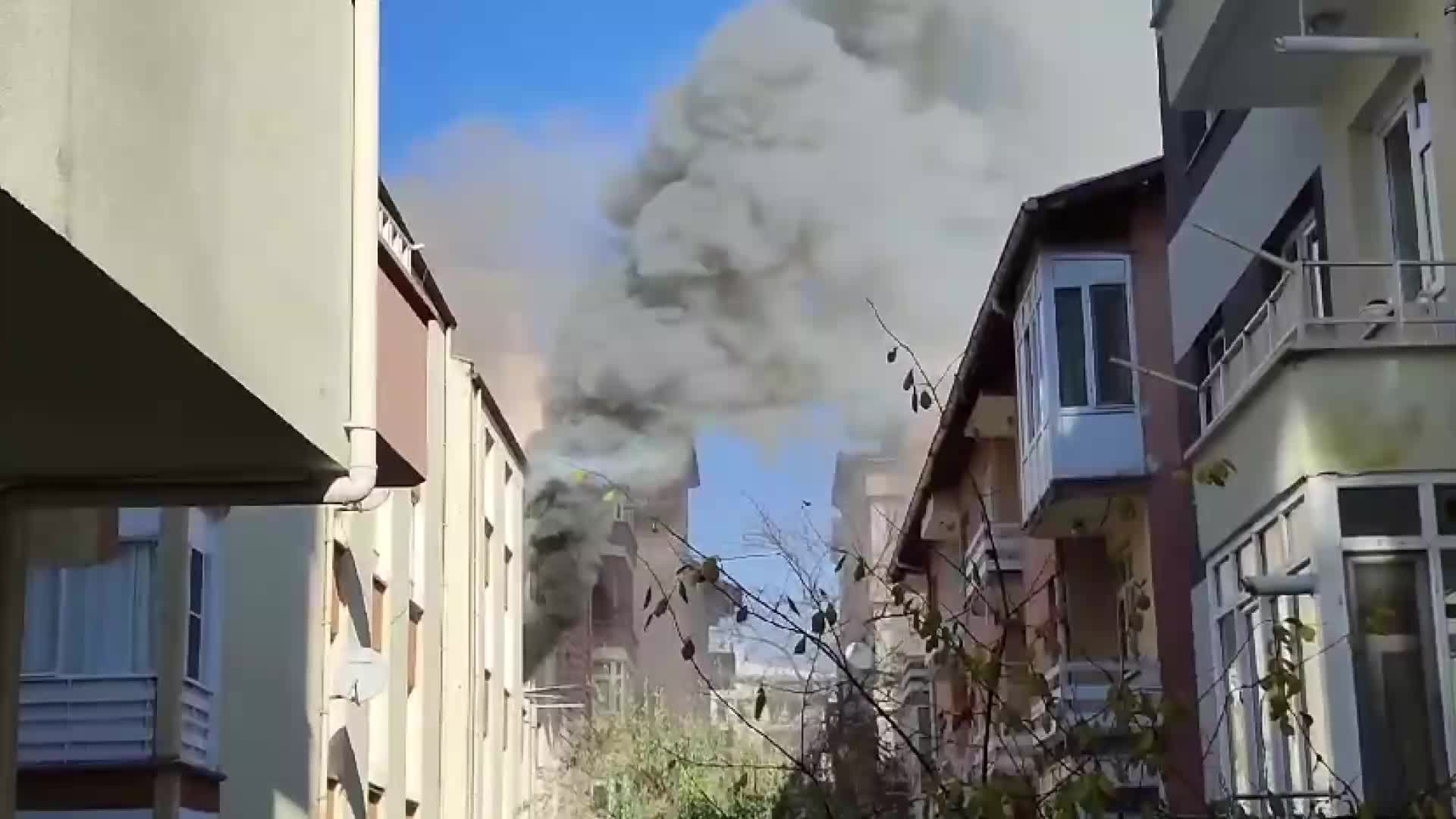 Çorum'da evini ve otomobilini yakan kişi, kendini kilitlediği evinde ölü bulundu