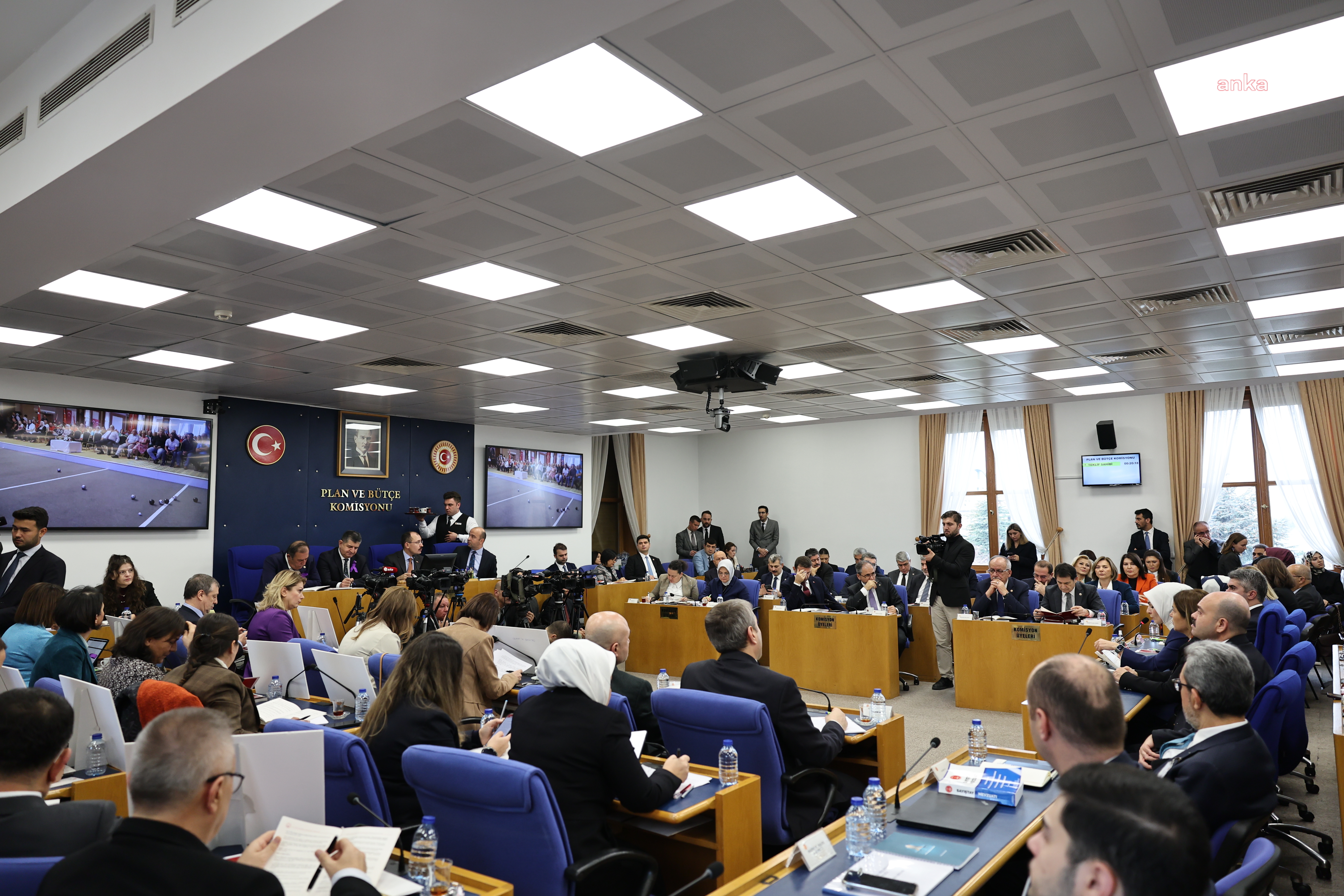 TBMM Plan ve Bütçe Komisyonu... Erhan Usta: "Bir projede 10 milyar dolar çalınırsa elbette ki çocuk yoksulluğu da böyle fazla olur"