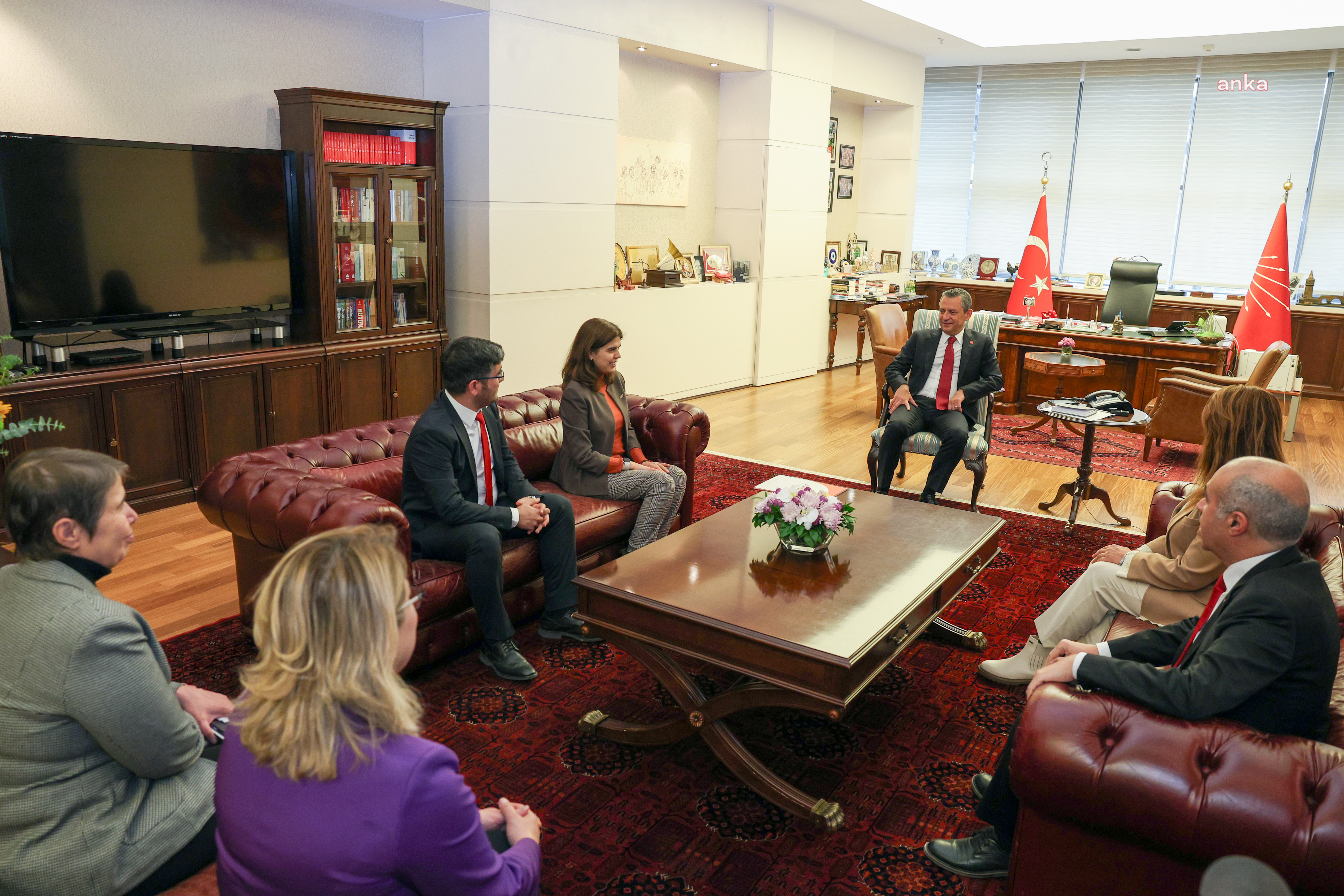 CHP Genel Başkanı Özgür Özel, AHEF Yönetim Kurulu ile görüştü