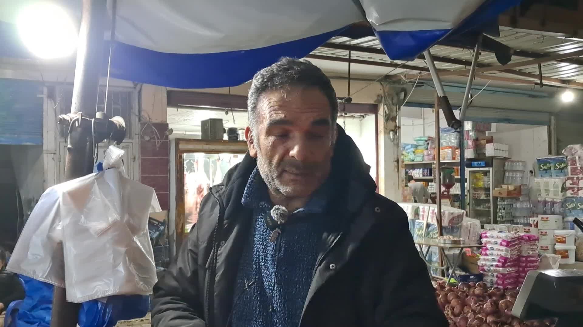 Hataylı pazarcı: "Bazı aileler 'çocuklarım aç' diyor, veriyoruz ama bizim de gücümüz yok"