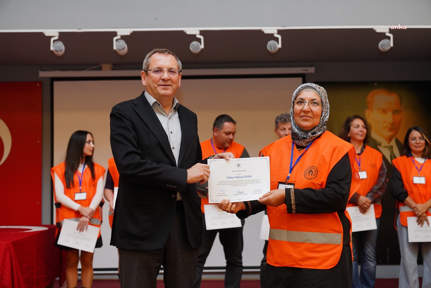 Ayvalık’ta temel ilk yardım kursunu başarıyla tamamlayanlara sertifikaları verildi