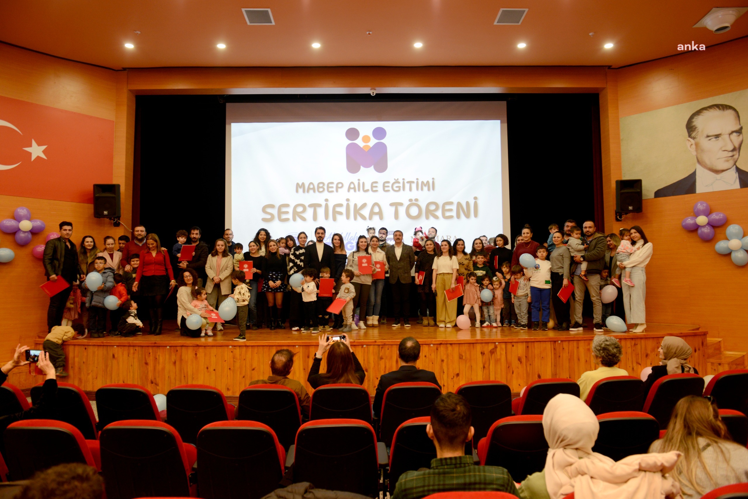 Yenişehir Belediyesi'nin anne ve babalara yönelik eğitimleri sürüyor