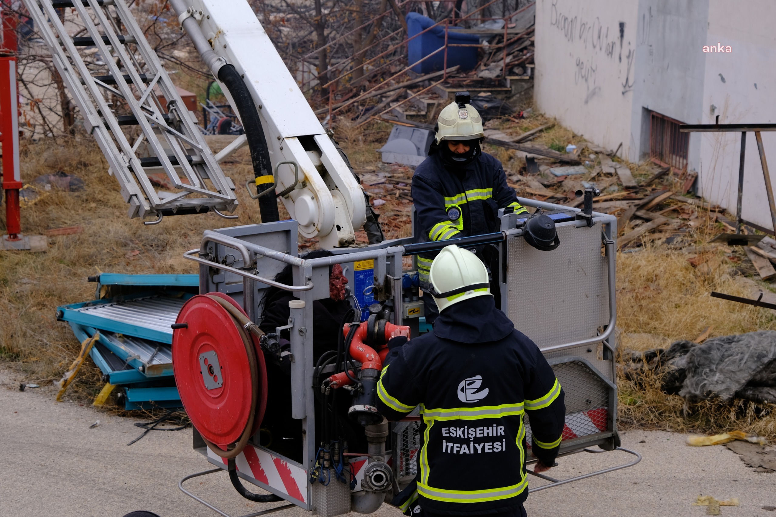 Eskişehir Büyükşehir İtfaiyesi'nden deprem tatbikatında büyük başarı