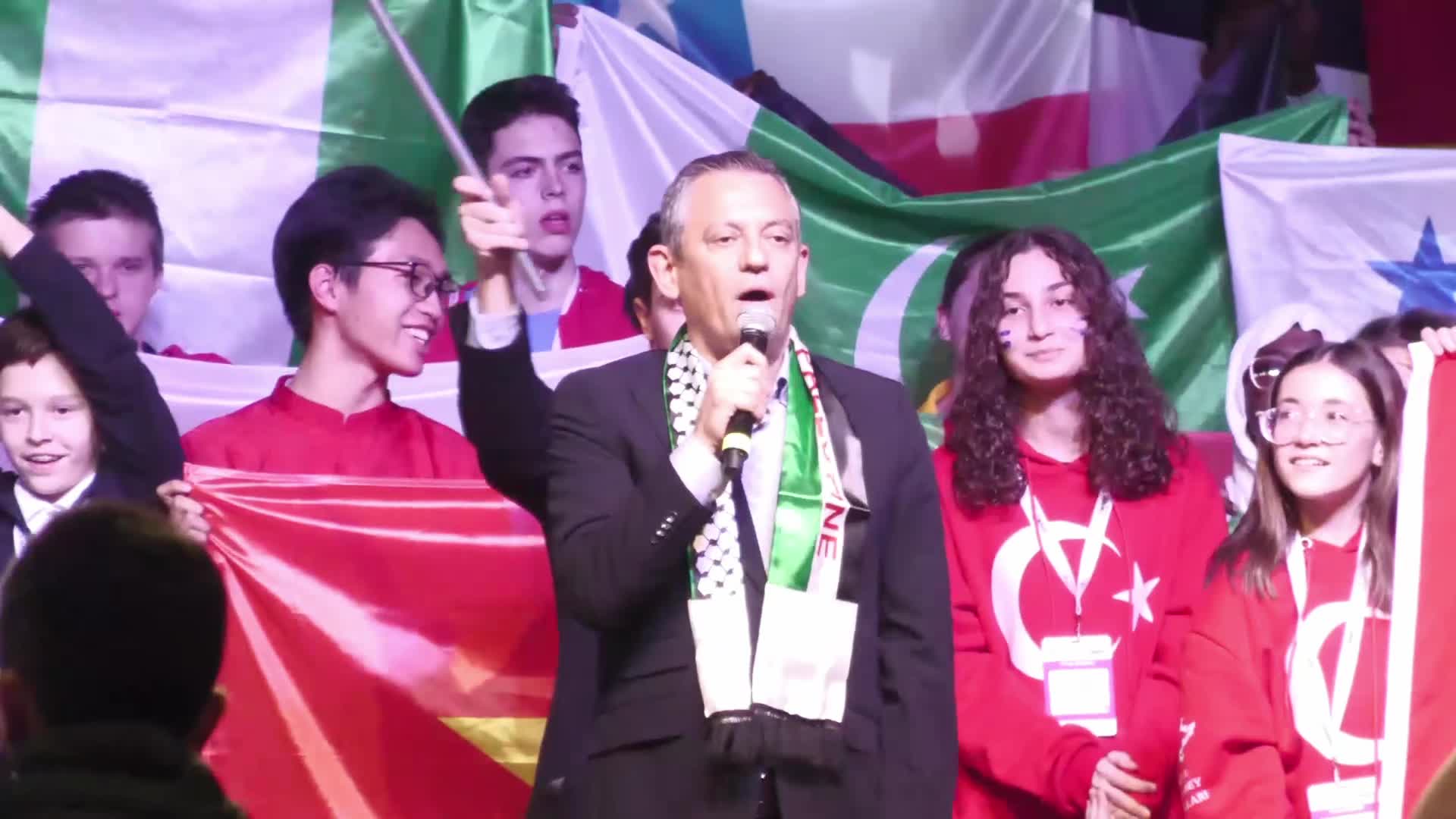 CHP Genel Başkanı Özgür Özel: Çocuklar yaşatmak için çalışmalılar, yaşatmak için birbiriyle yarışmalılar