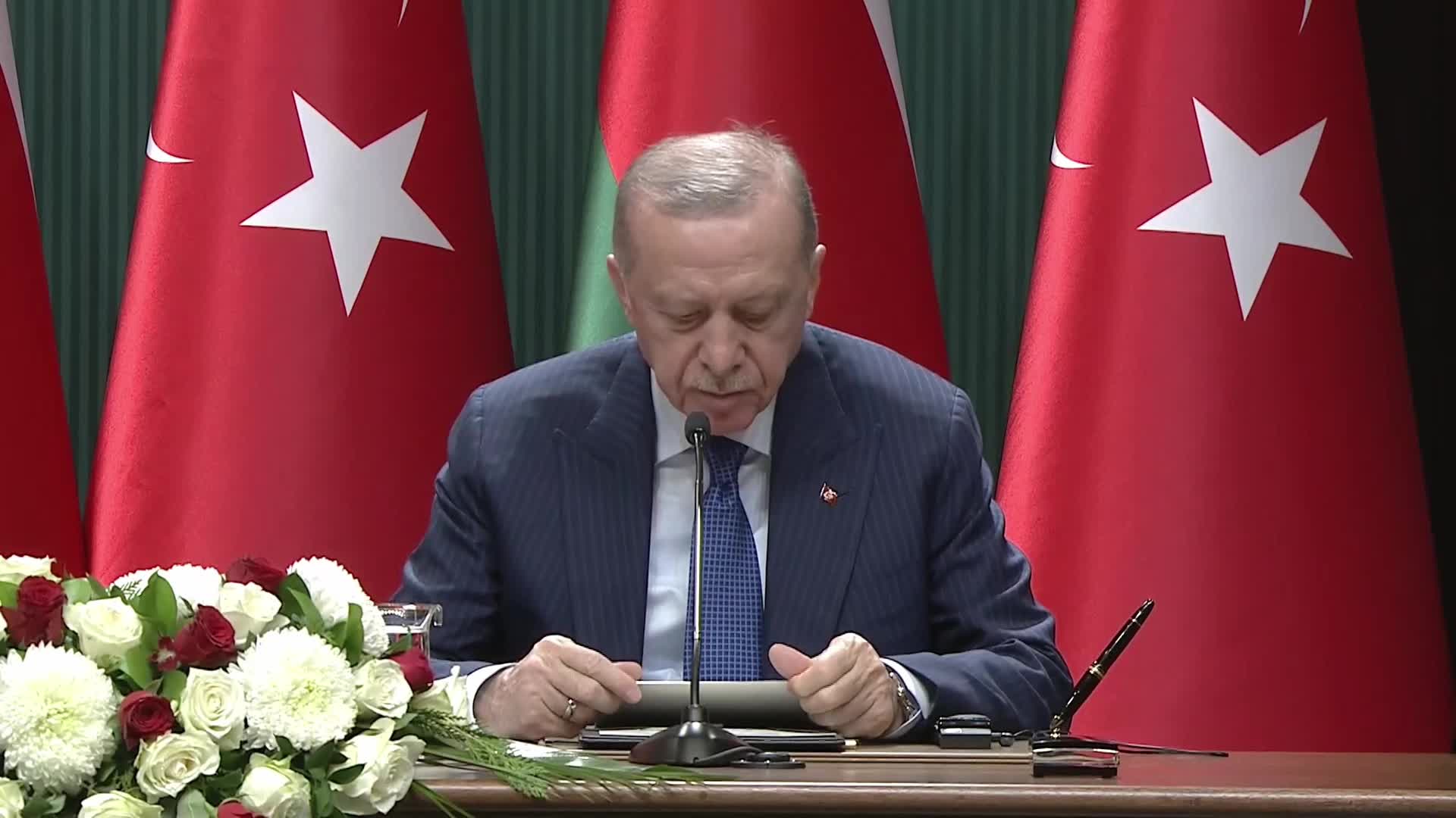 Erdoğan ve Umman Sultanı ortak basın toplantısı... Erdoğan: Lübnan’da ateşkesin teminine yönelik müzakerelerin olumlu sonuçlanmasını memnuniyetle karşılıyorum