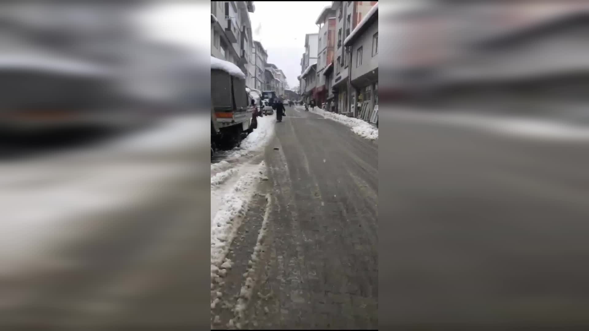CHPArtvin İl Genel Meclis Üyesi Yaşar Gülel, Şavşat’ta 24 saati aşan elektrik kesintisine tepki gösterdi