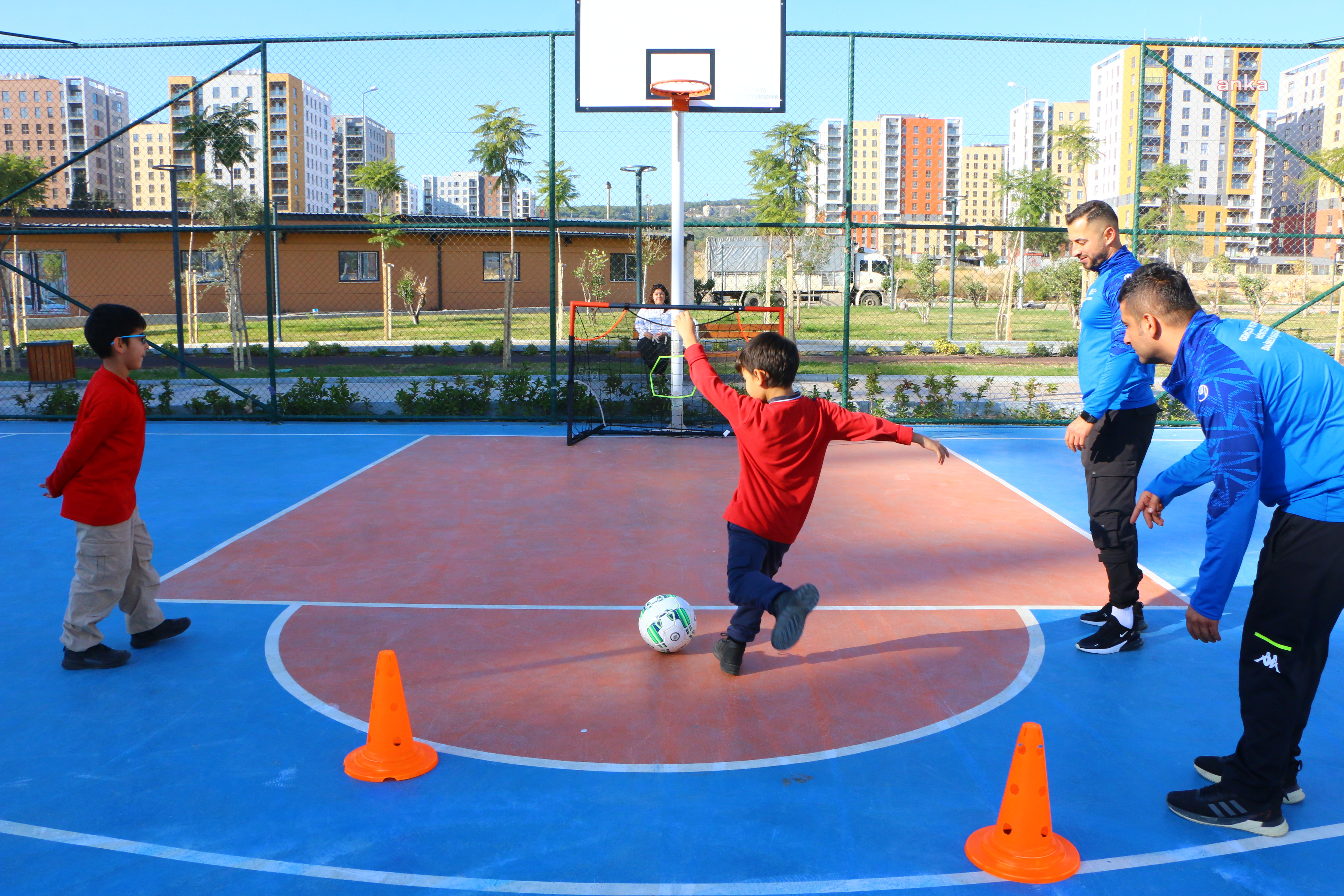 Antalya Büyükşehir Belediyesi’nden “Spor Antalya Mahallemde” projesi