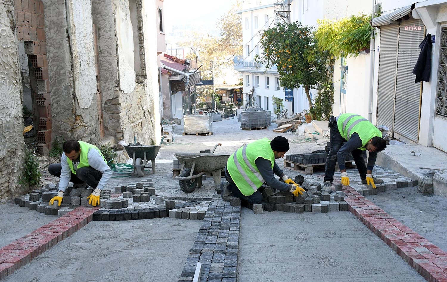 Kuşadası Belediyesi, Değirmendere ve Davutlar’a 9 bin metrekare yeni yol kazandırdı