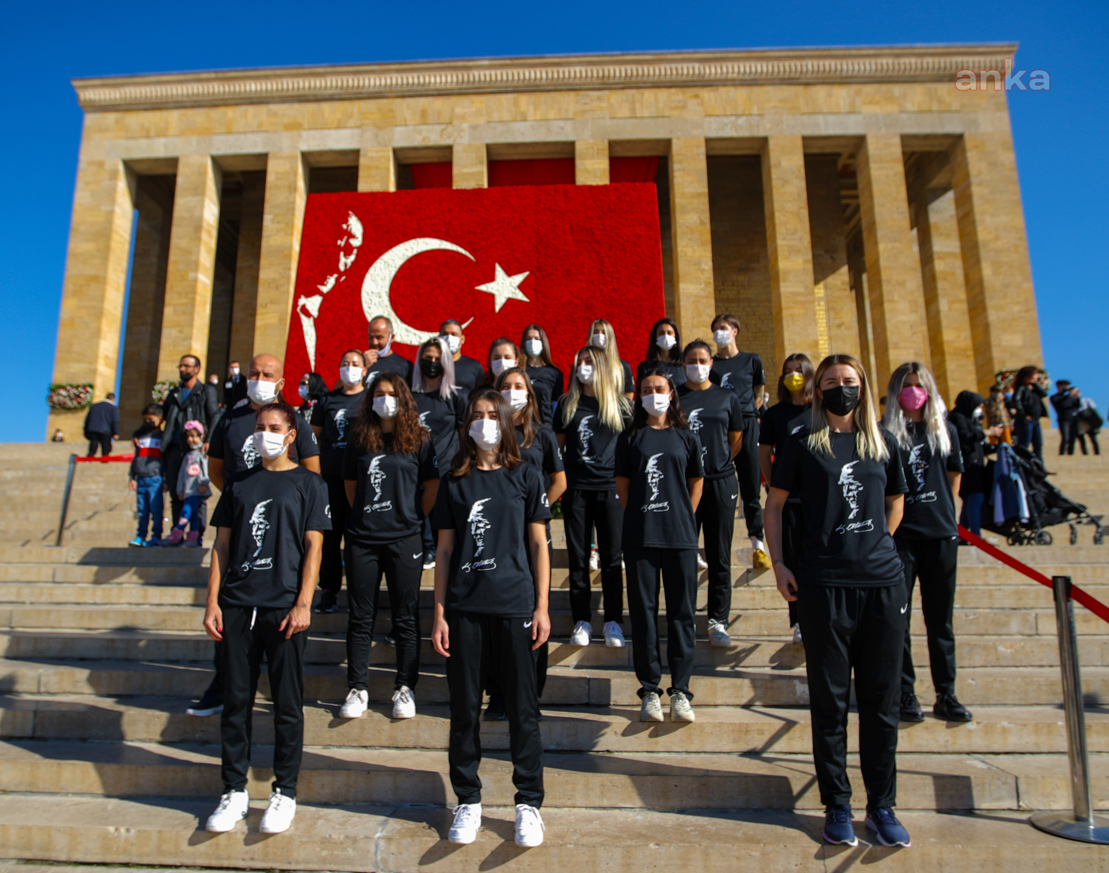 PAŞANIN MELEKLERİ, ATA'NIN HUZURUNDA