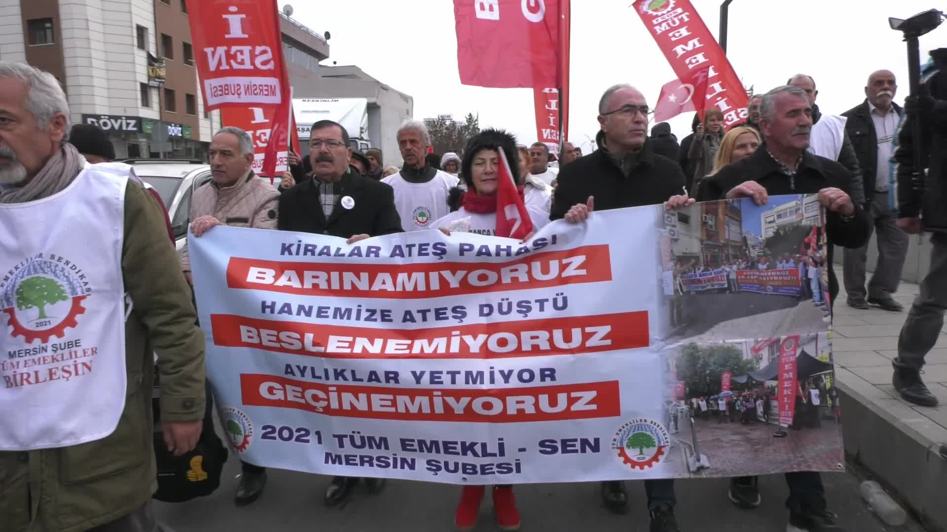 "Geçinemiyoruz" diye yürüyen emekliler, Mersin’den Ankara'ya ulaştı