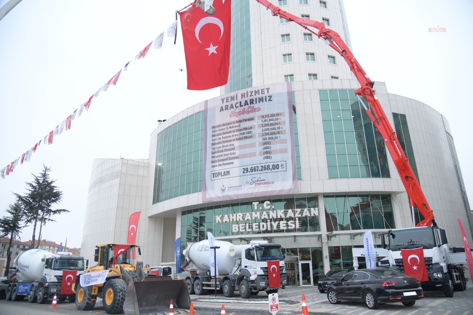 Kahramankazan Belediye Başkanı Çırpanoğlu: "Dişimizden artırarak ilçeye yeni hizmet araçları kazandırdık"