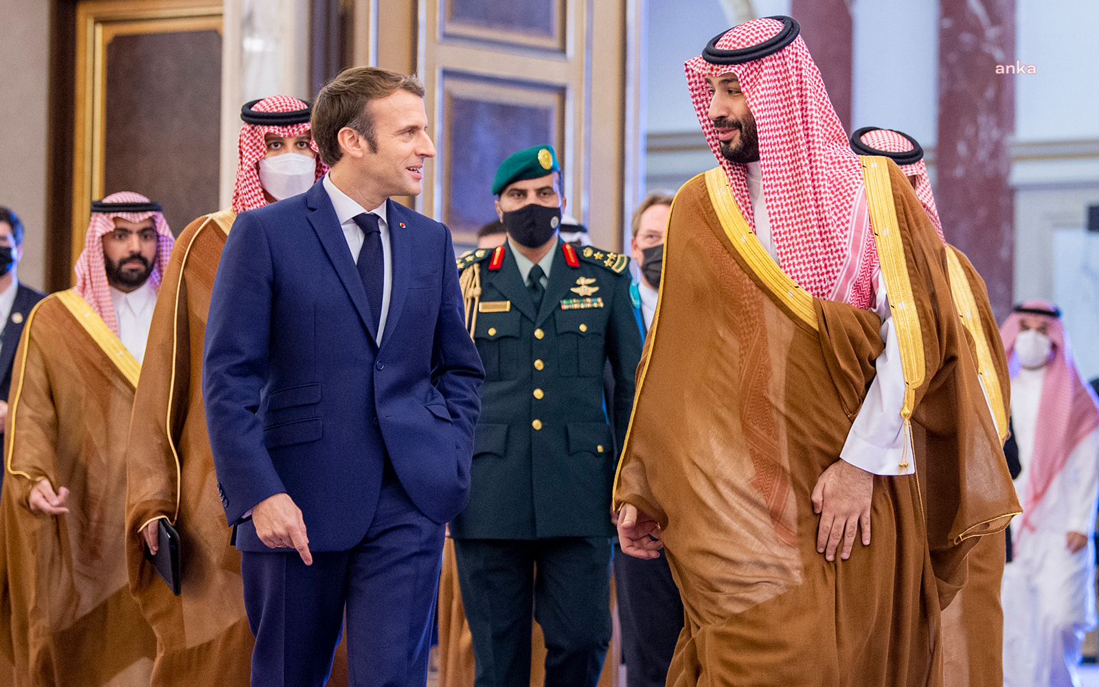 Fransa Cumhurbaşkanı Macron ve Suudi Veliaht Prens Bin Selman ortaklık anlaşması imzaladı, Lübnan seçimleri için çağrı yaptı
