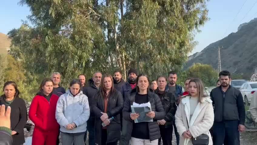 Hatay Samandağ Çöğürlü Mahallesi sakinleri, ''durdurma kararı'' verilen taş ocağının faaliyetlerine devam etmesine tepki gösterdi