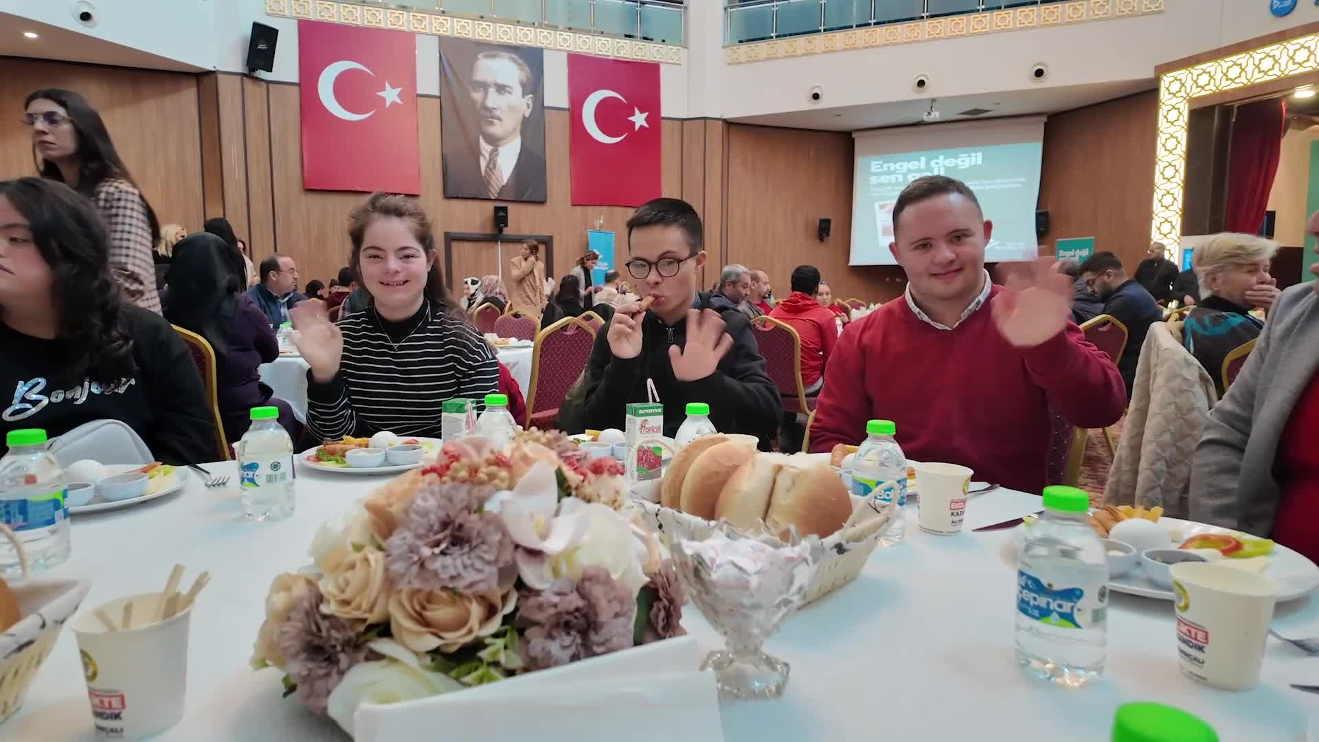 Yüreğir Belediyesi’nden engelli bireylere özel kutlama