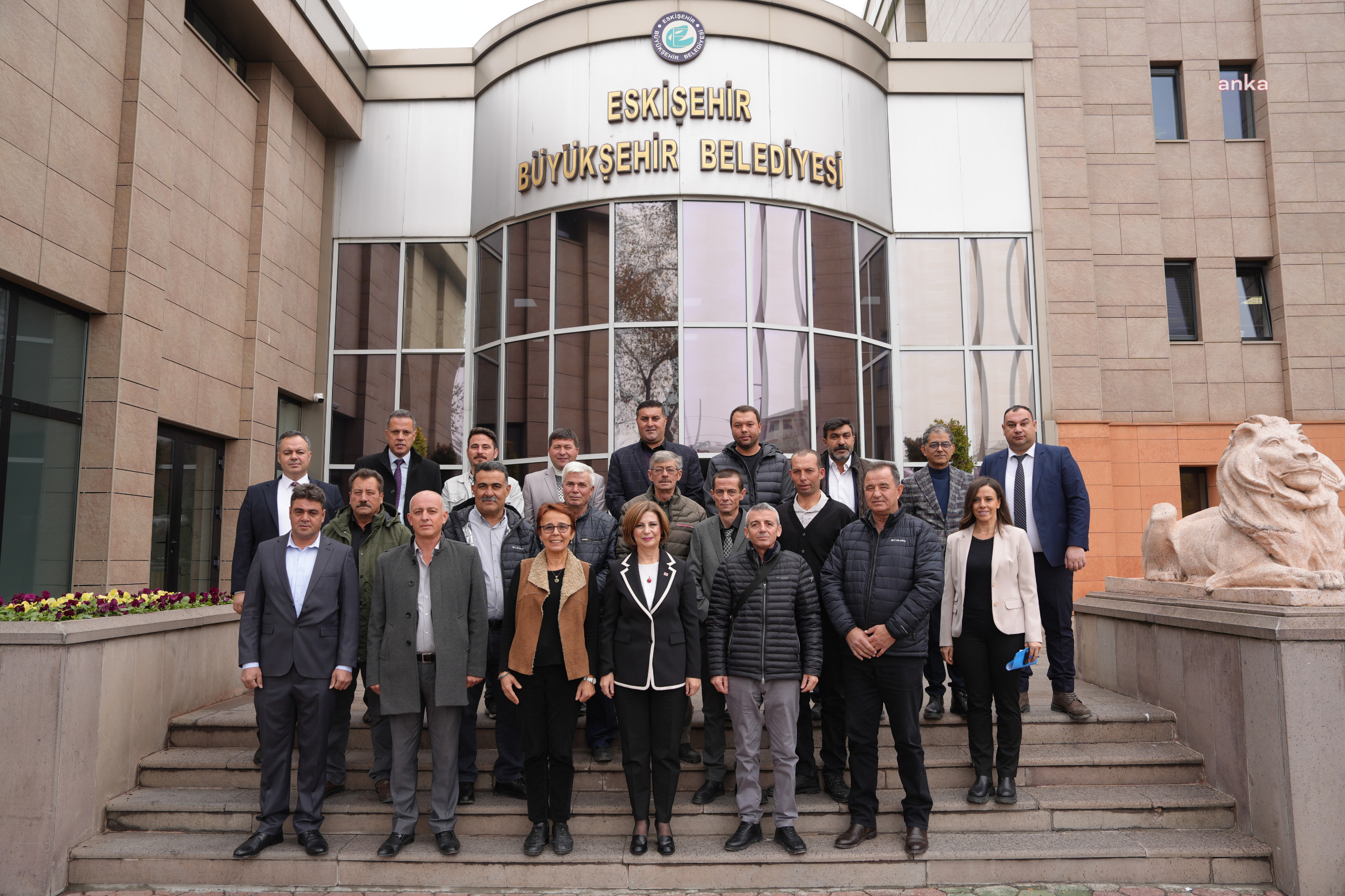 Eskişehir Büyükşehir Belediye Başkanı Ünlüce, Mahmudiye ilçesinde görev yapan muhtarları ağırladı