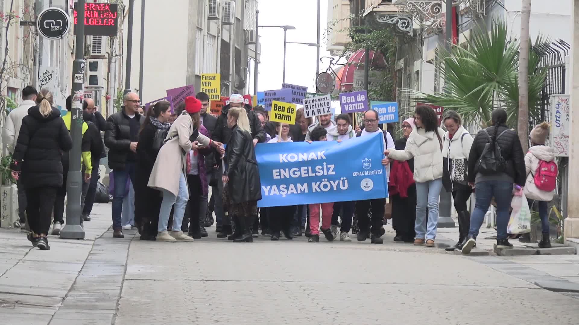 Konak’tan Engelliler Günü’nde farkındalık yürüyüşü