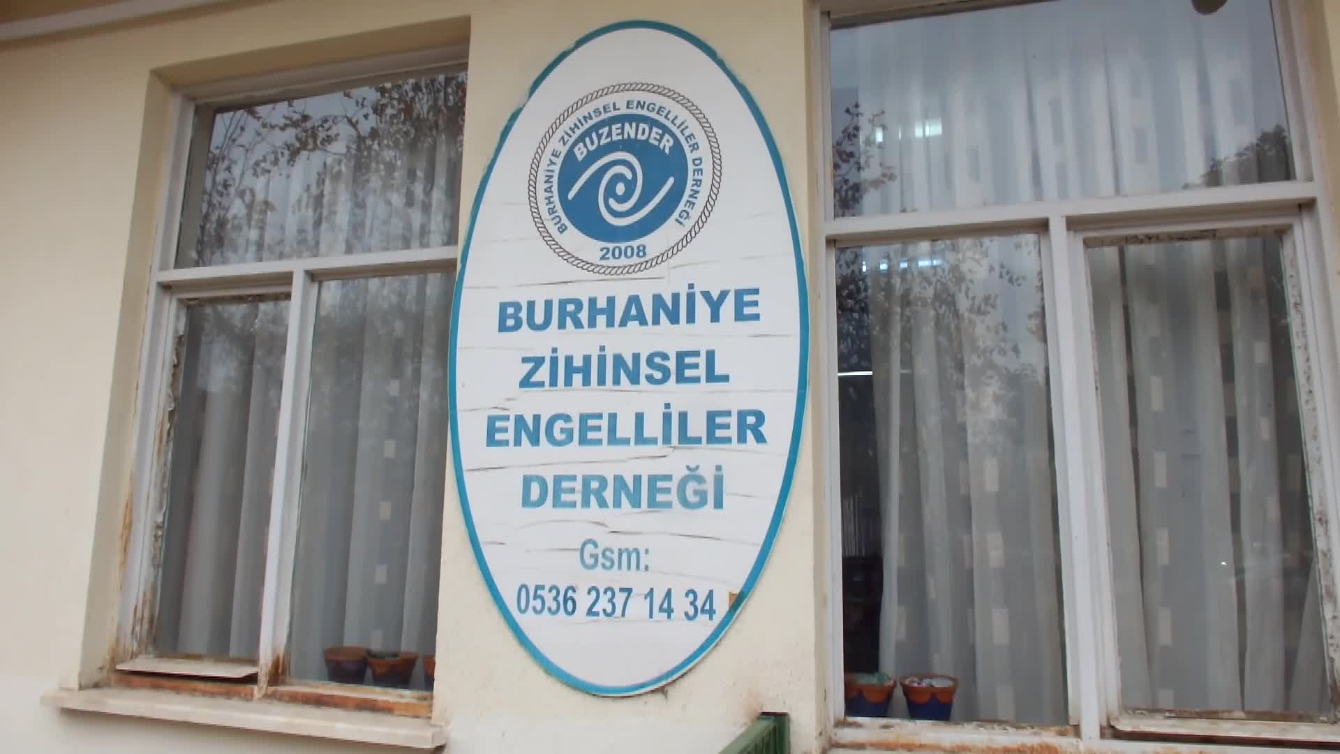 Burhaniye'de engelli gençler,  3 Aralık Dünya Engelliler Günü'nde bir araya geldi