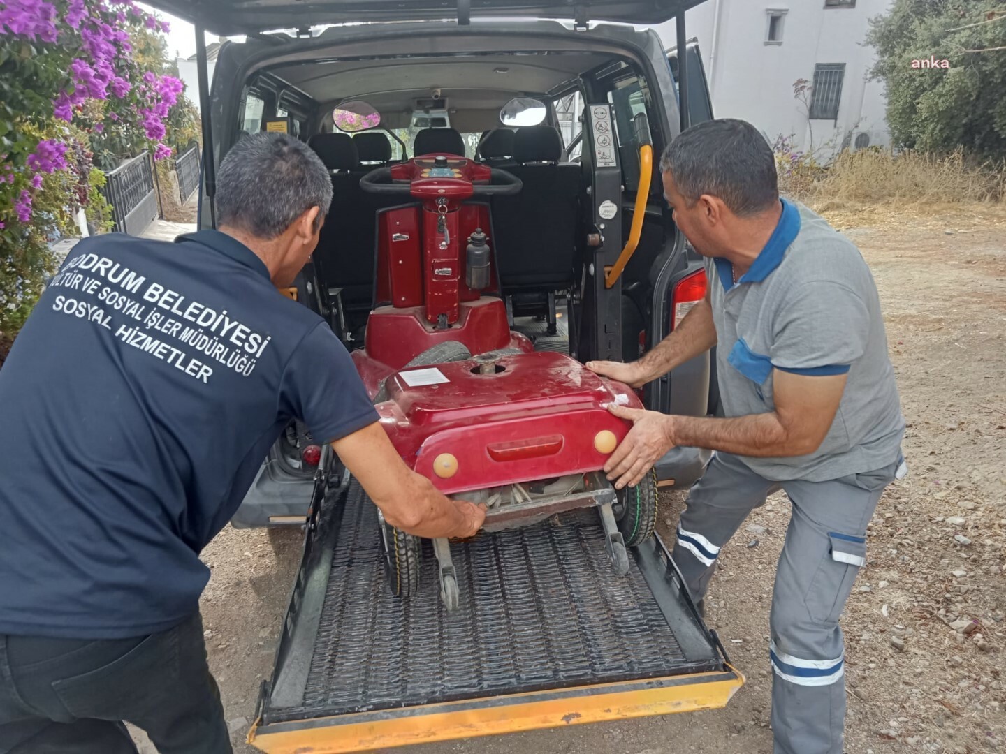 Bodrum Belediyesi’nden engelli vatandaşlara akülü sandalye bakım ve onarım desteği