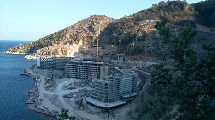 Marmaris'te Sinpaş’ın otel projesine verilen ruhsatlar iptal edildi